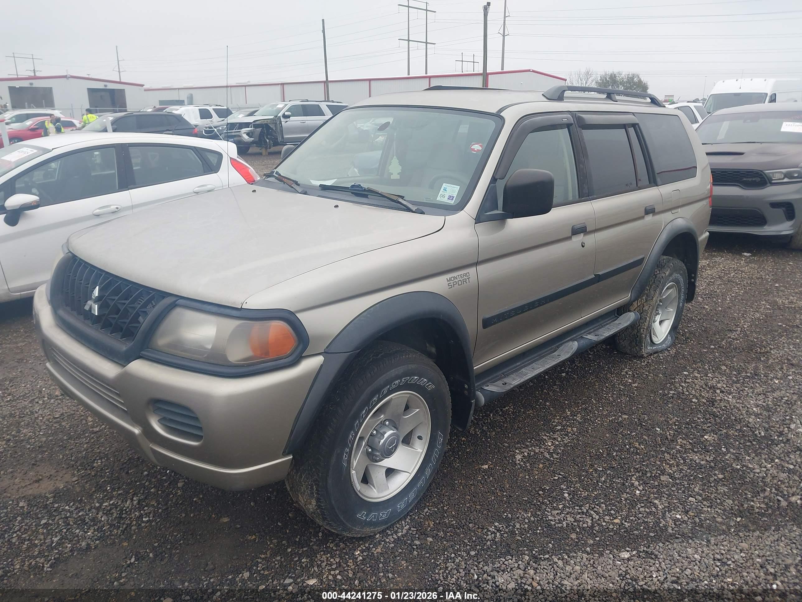 MITSUBISHI MONTERO image 2