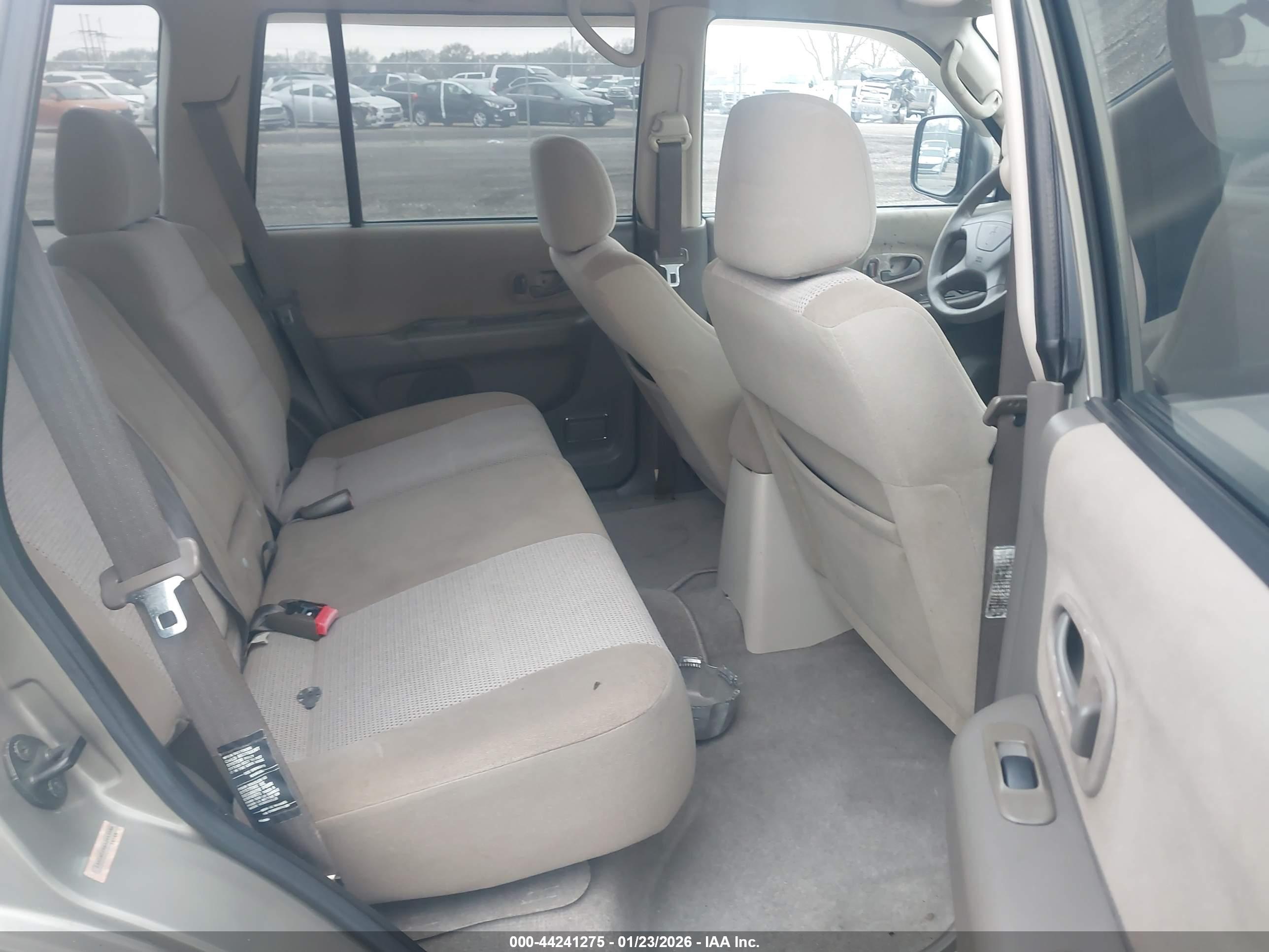 MITSUBISHI MONTERO image 8