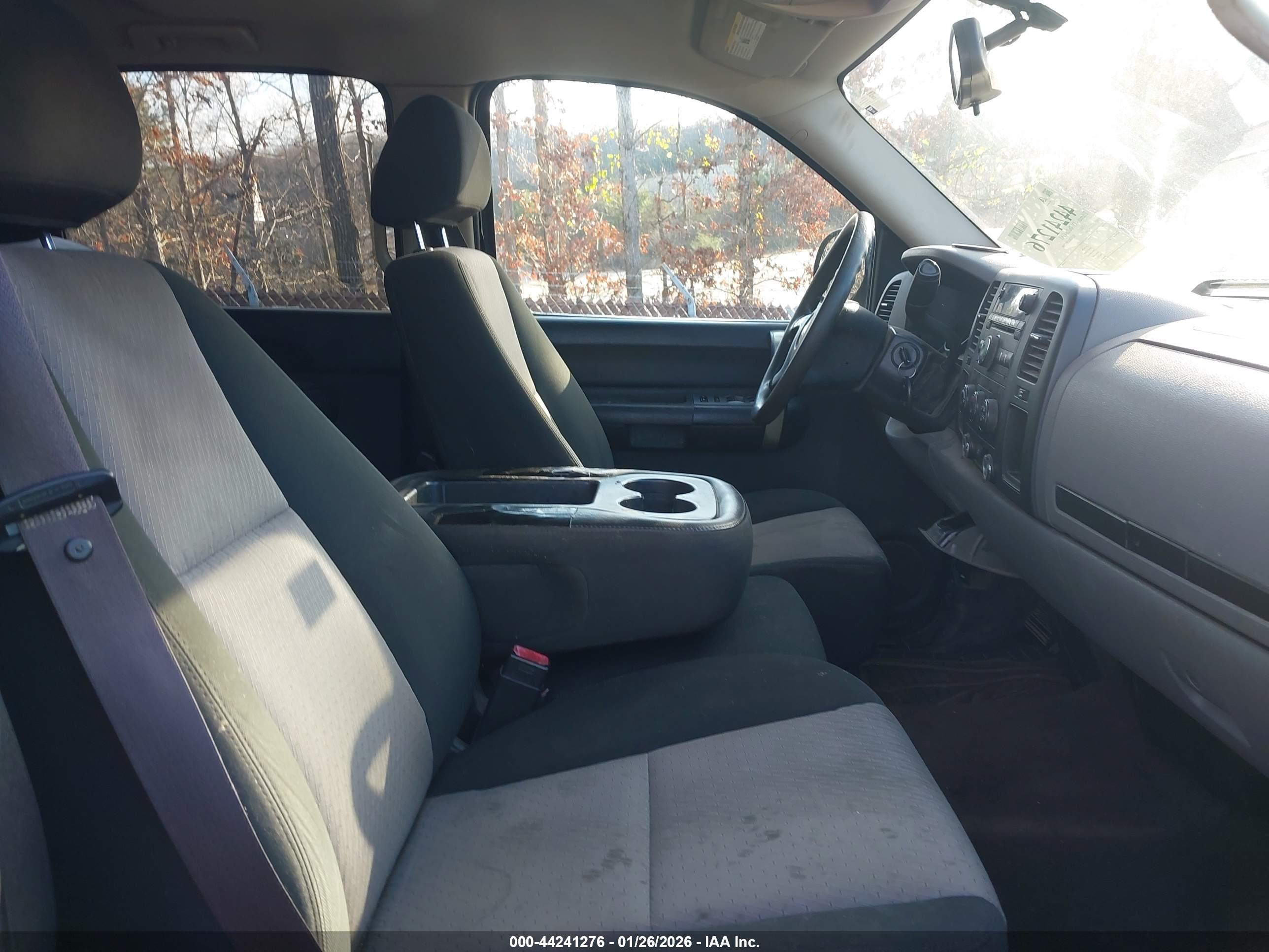 CHEVROLET SILVERADO image 5