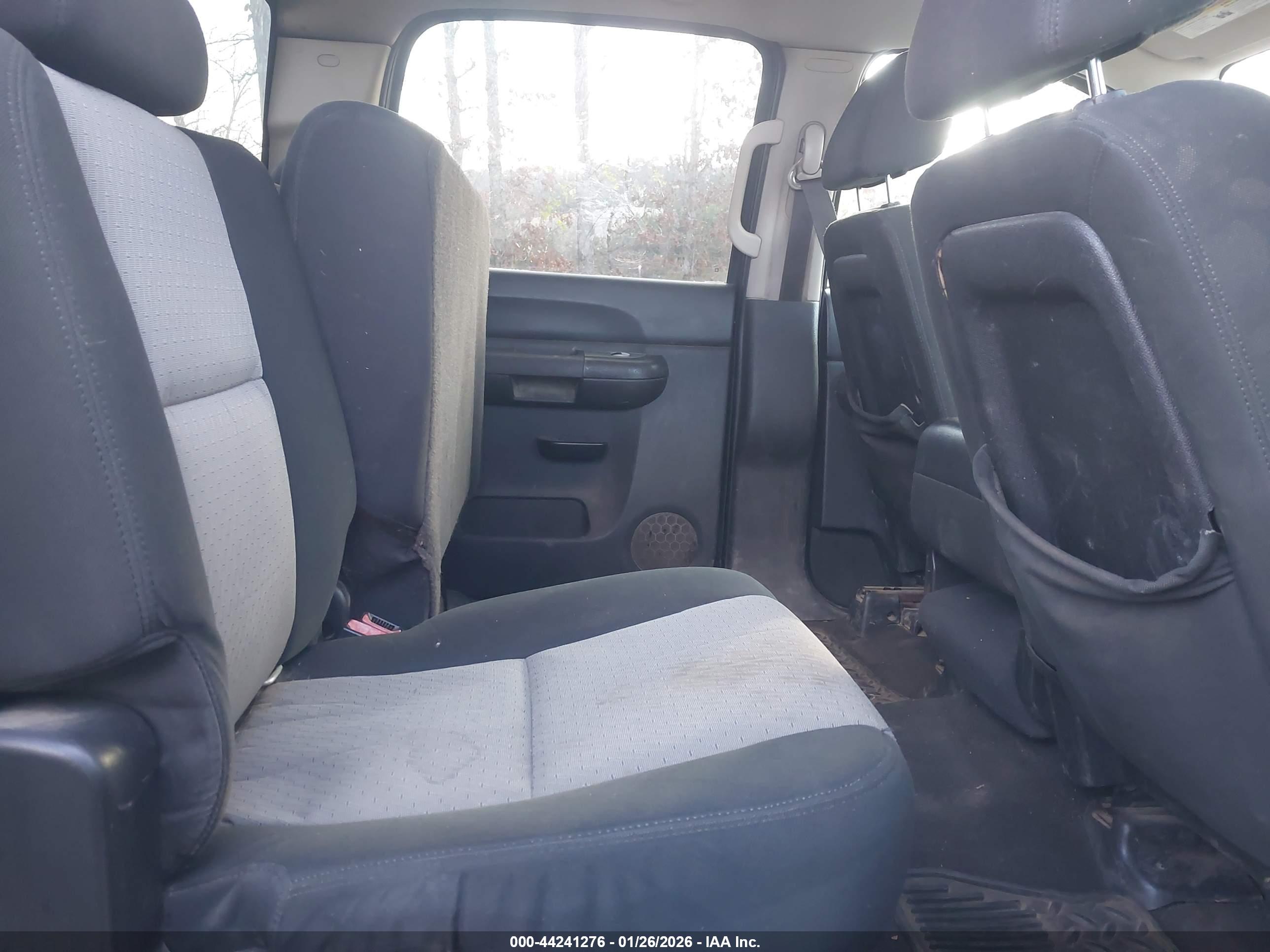 CHEVROLET SILVERADO image 8