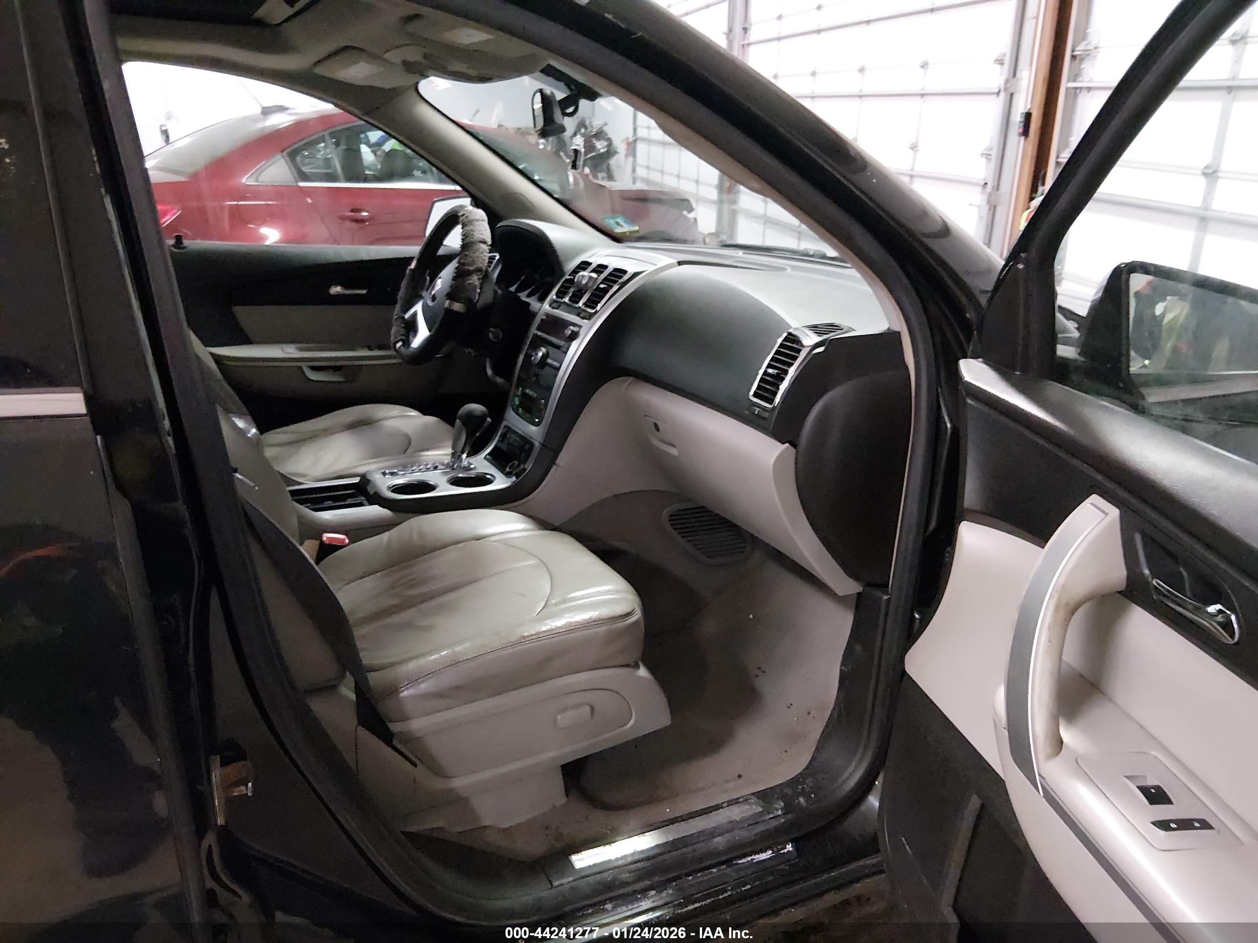 GMC ACADIA image 5