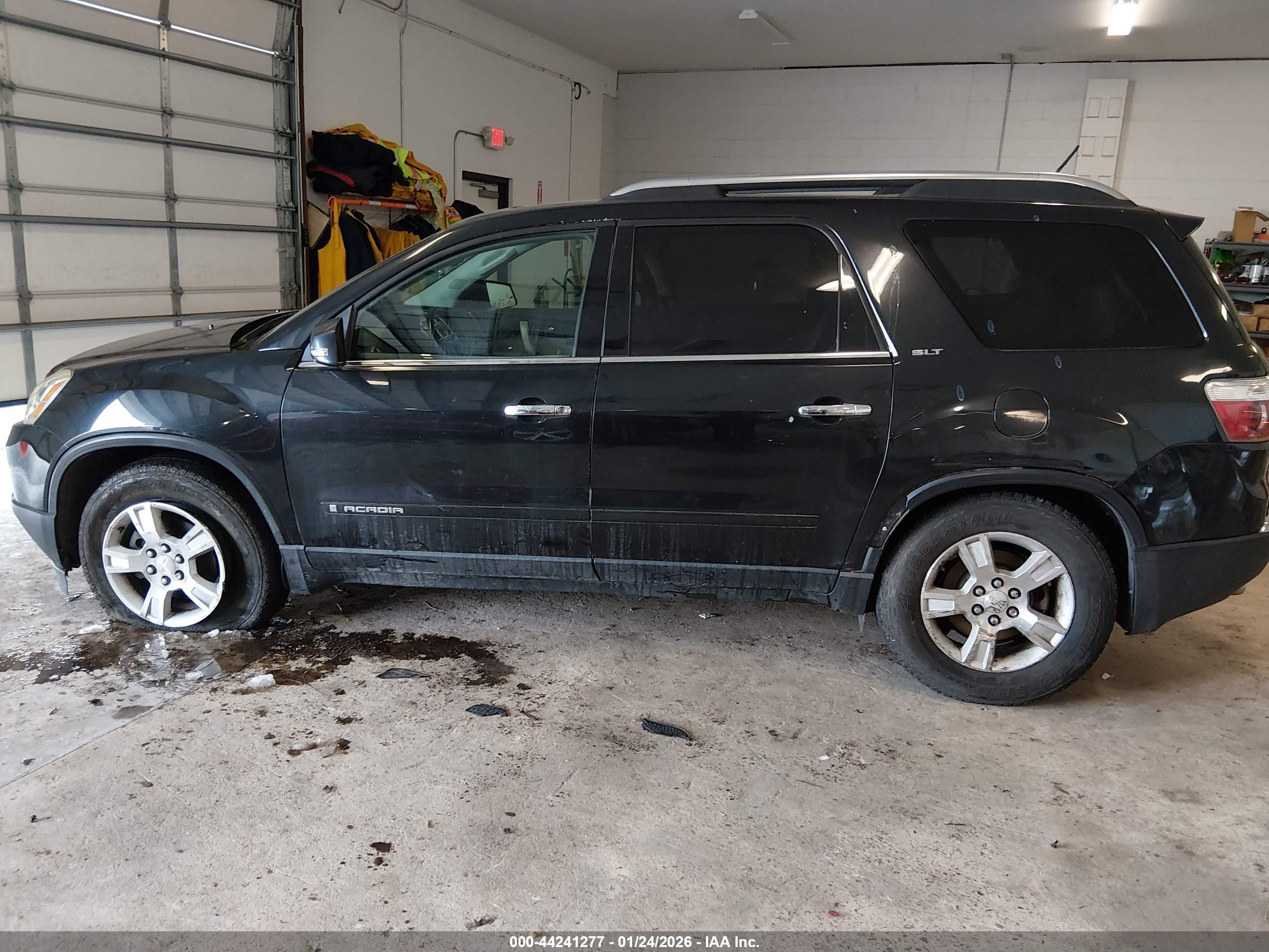 GMC ACADIA image 6