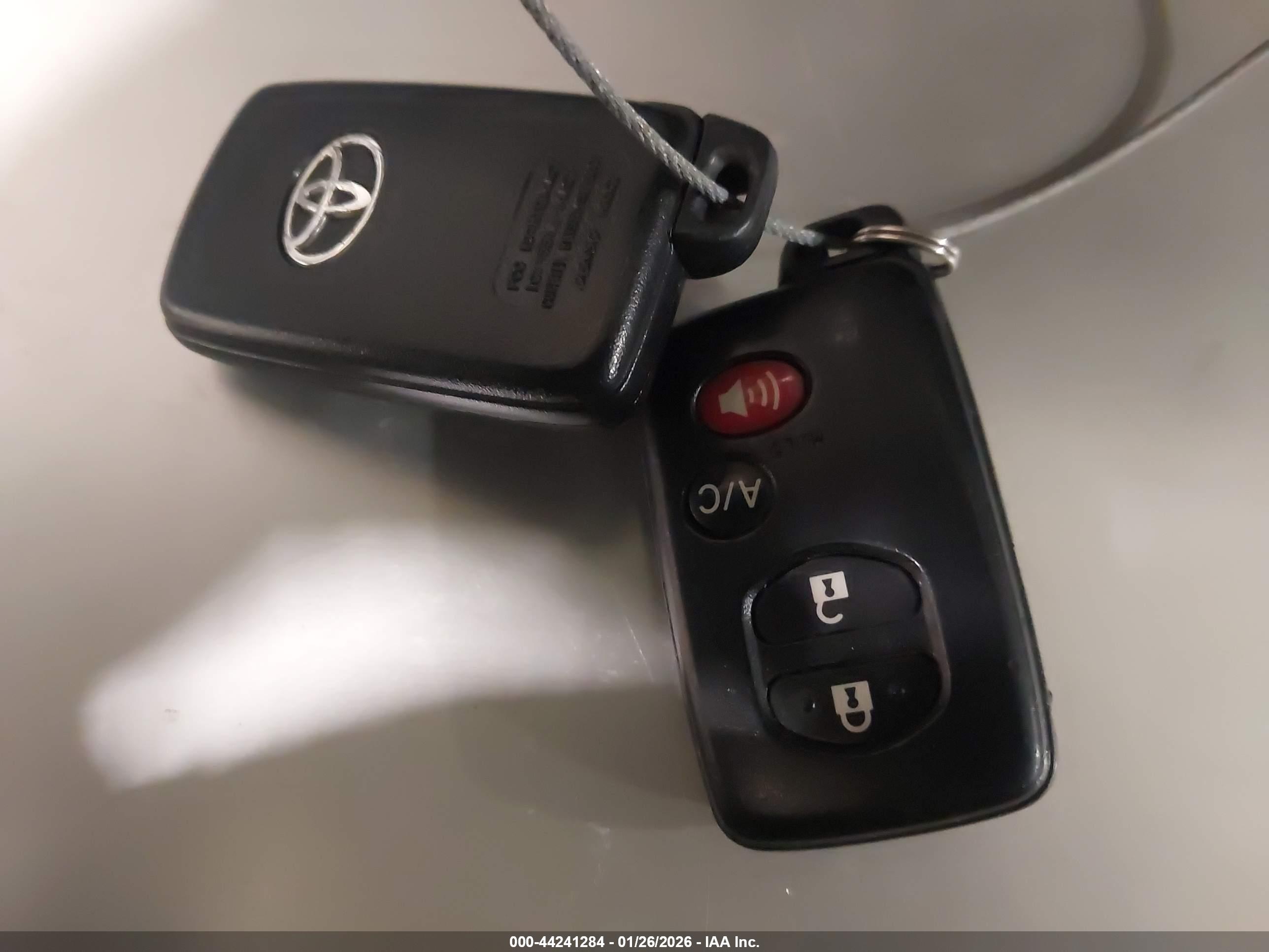 TOYOTA PRIUS image 11