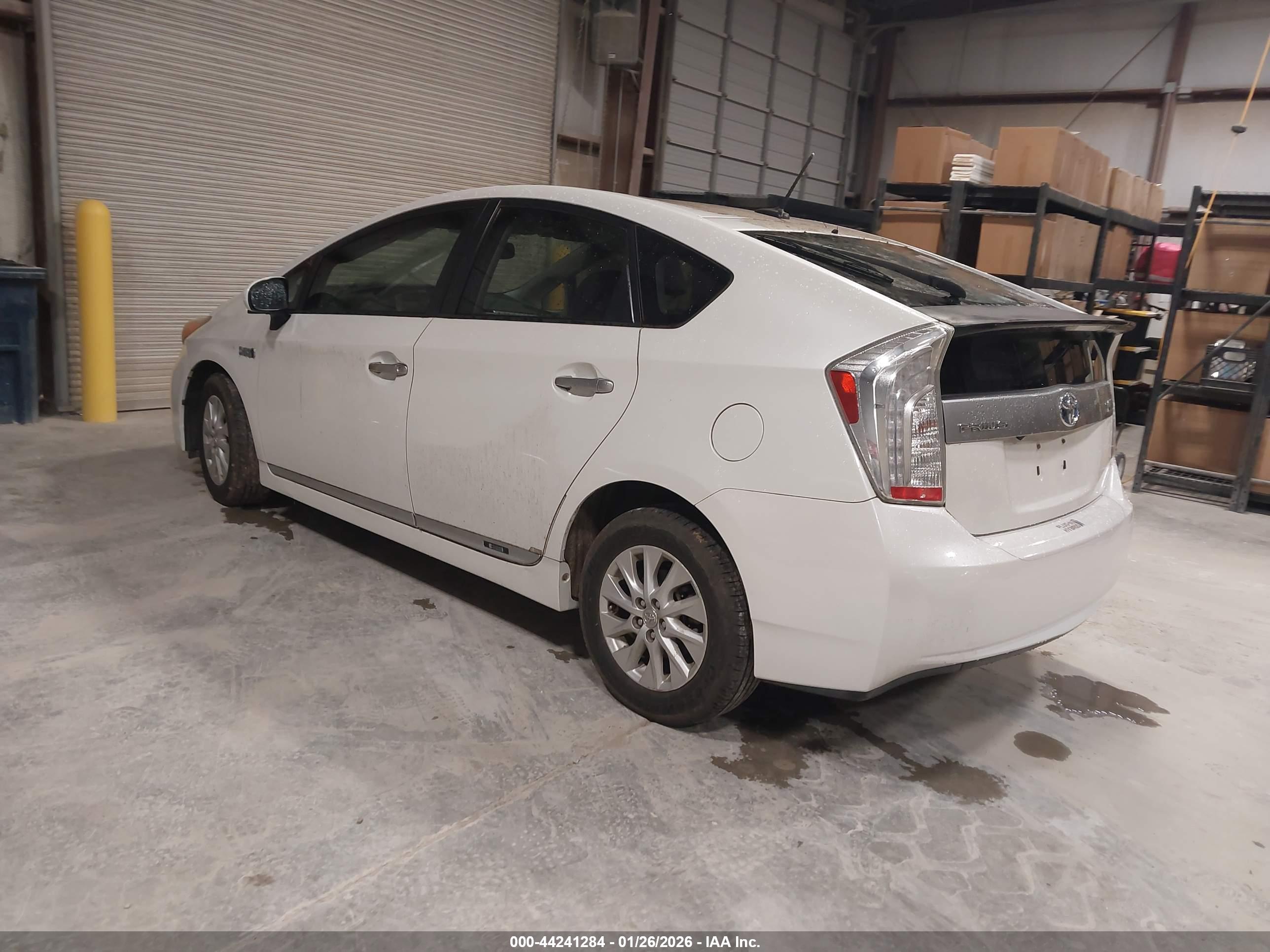 TOYOTA PRIUS image 3
