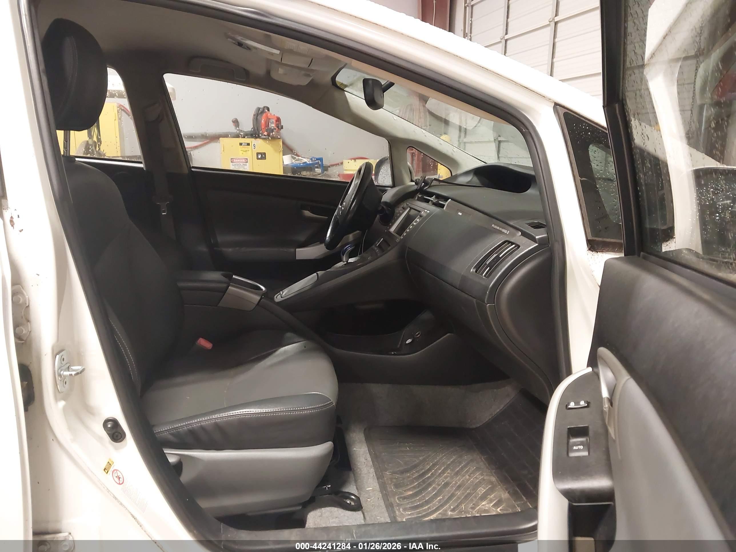 TOYOTA PRIUS image 5