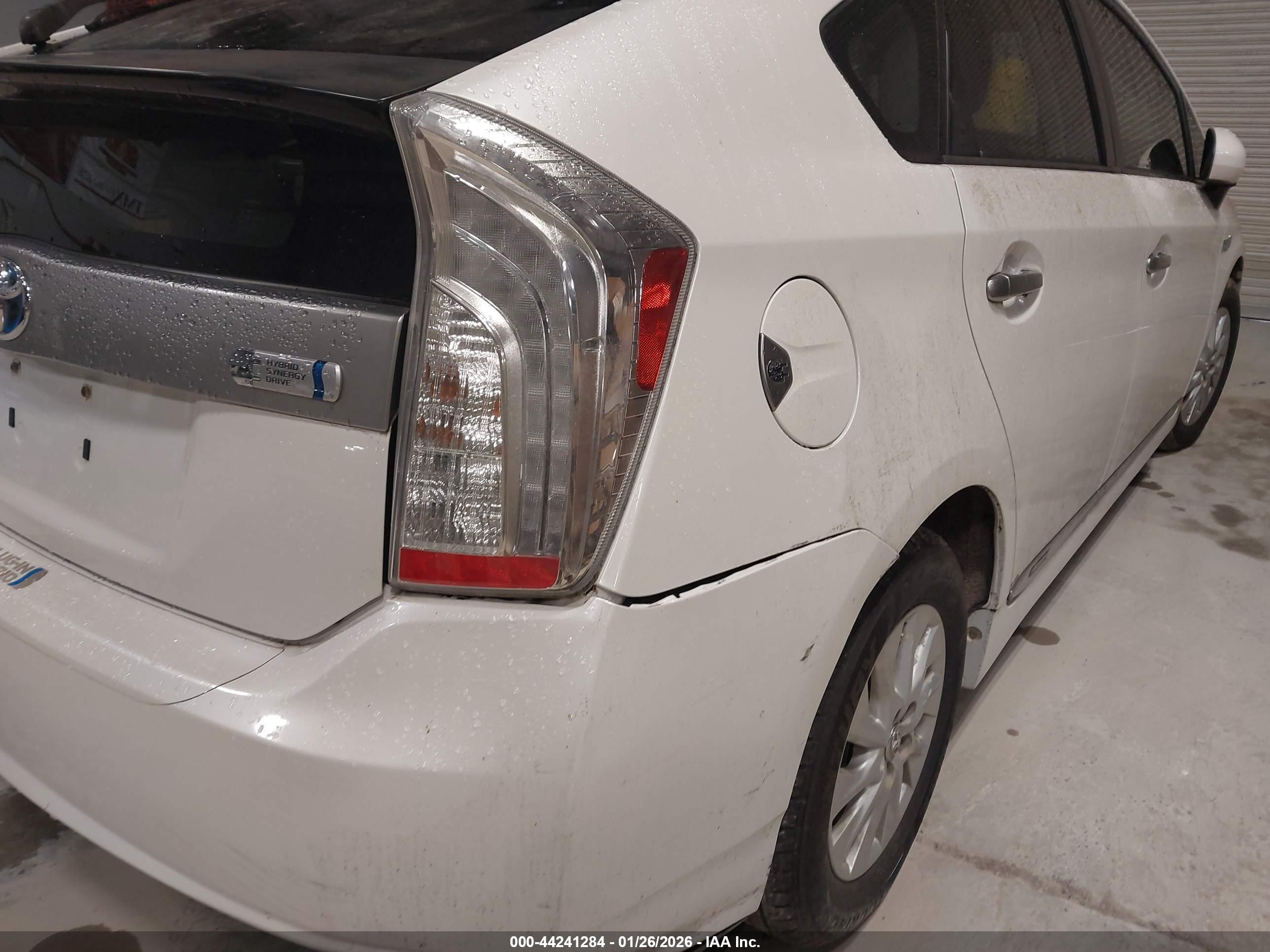 TOYOTA PRIUS image 6