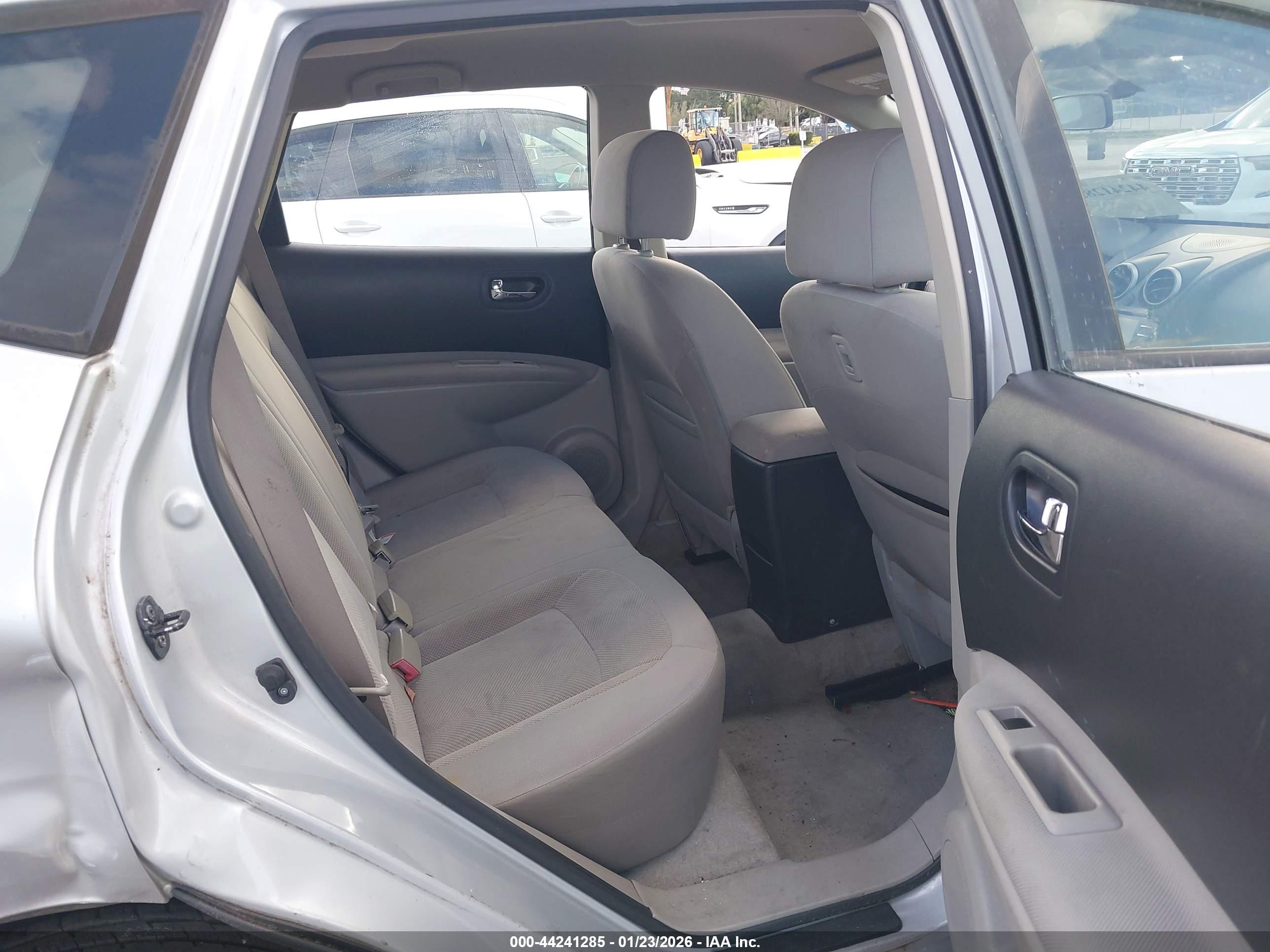 NISSAN ROGUE image 8