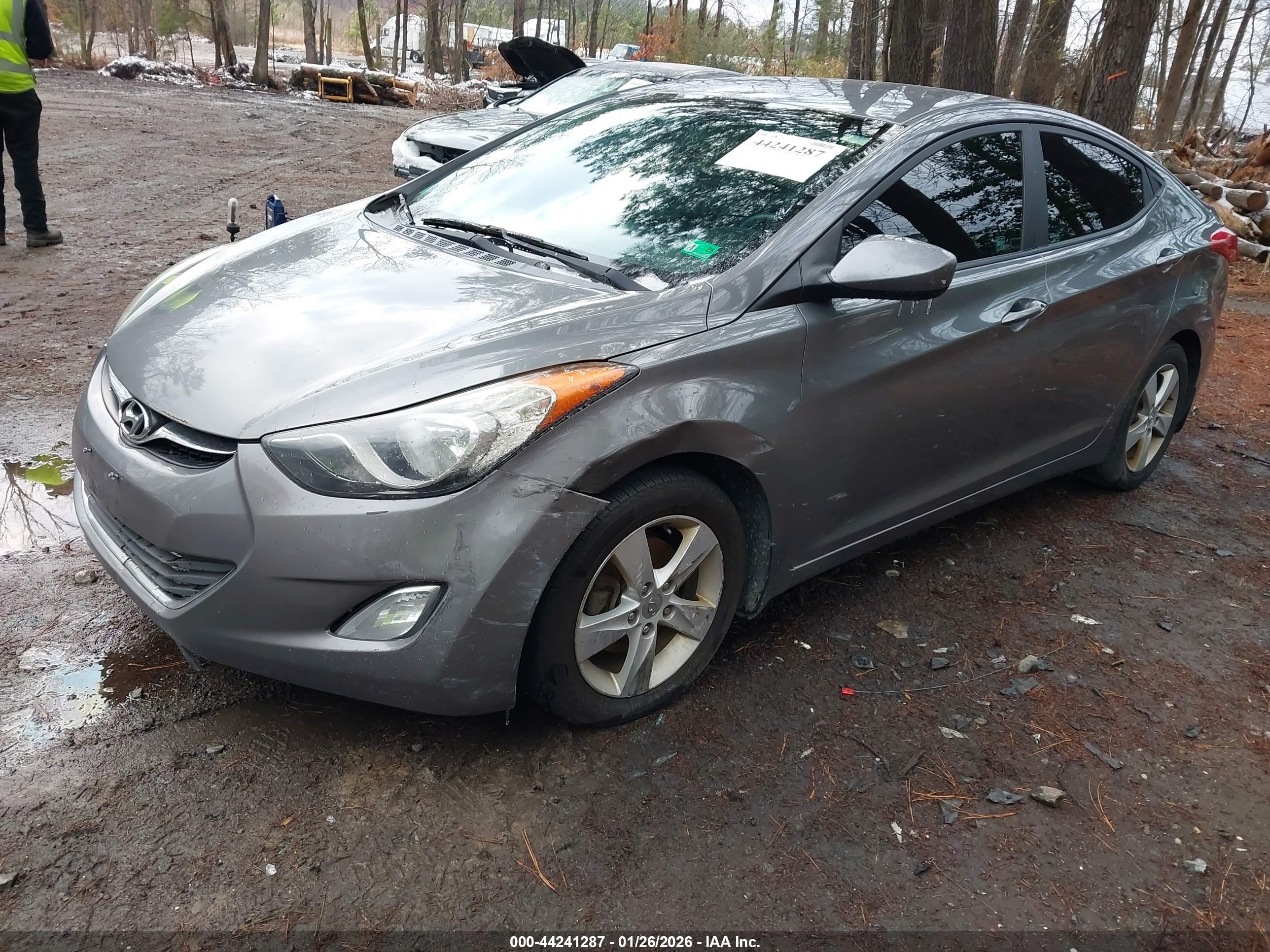 HYUNDAI ELANTRA image 2