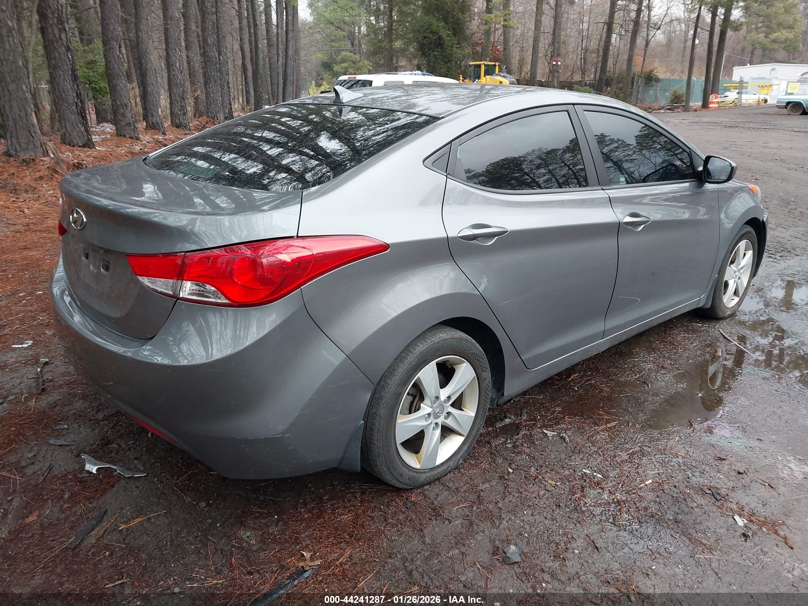 HYUNDAI ELANTRA image 4