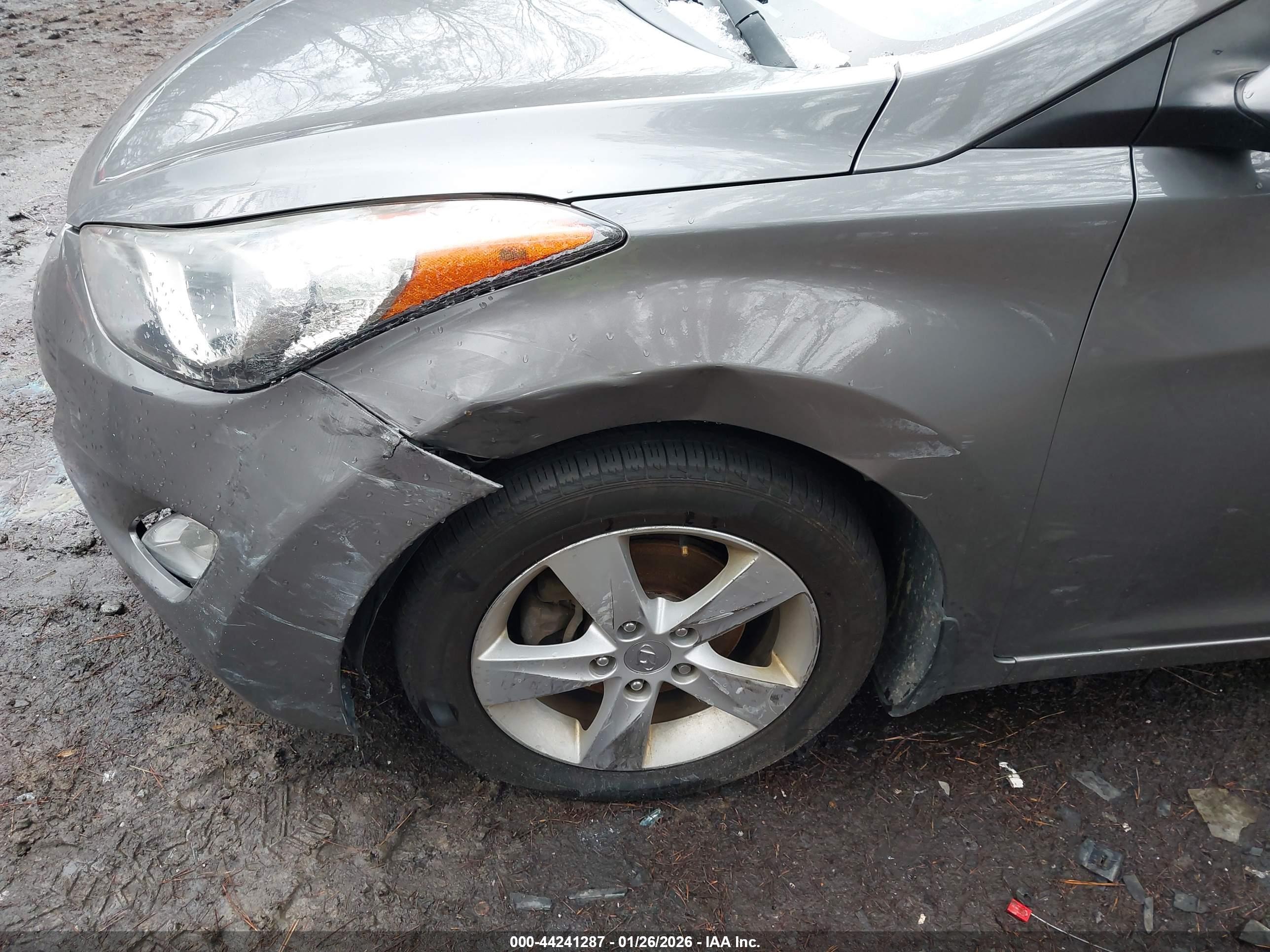 HYUNDAI ELANTRA image 6
