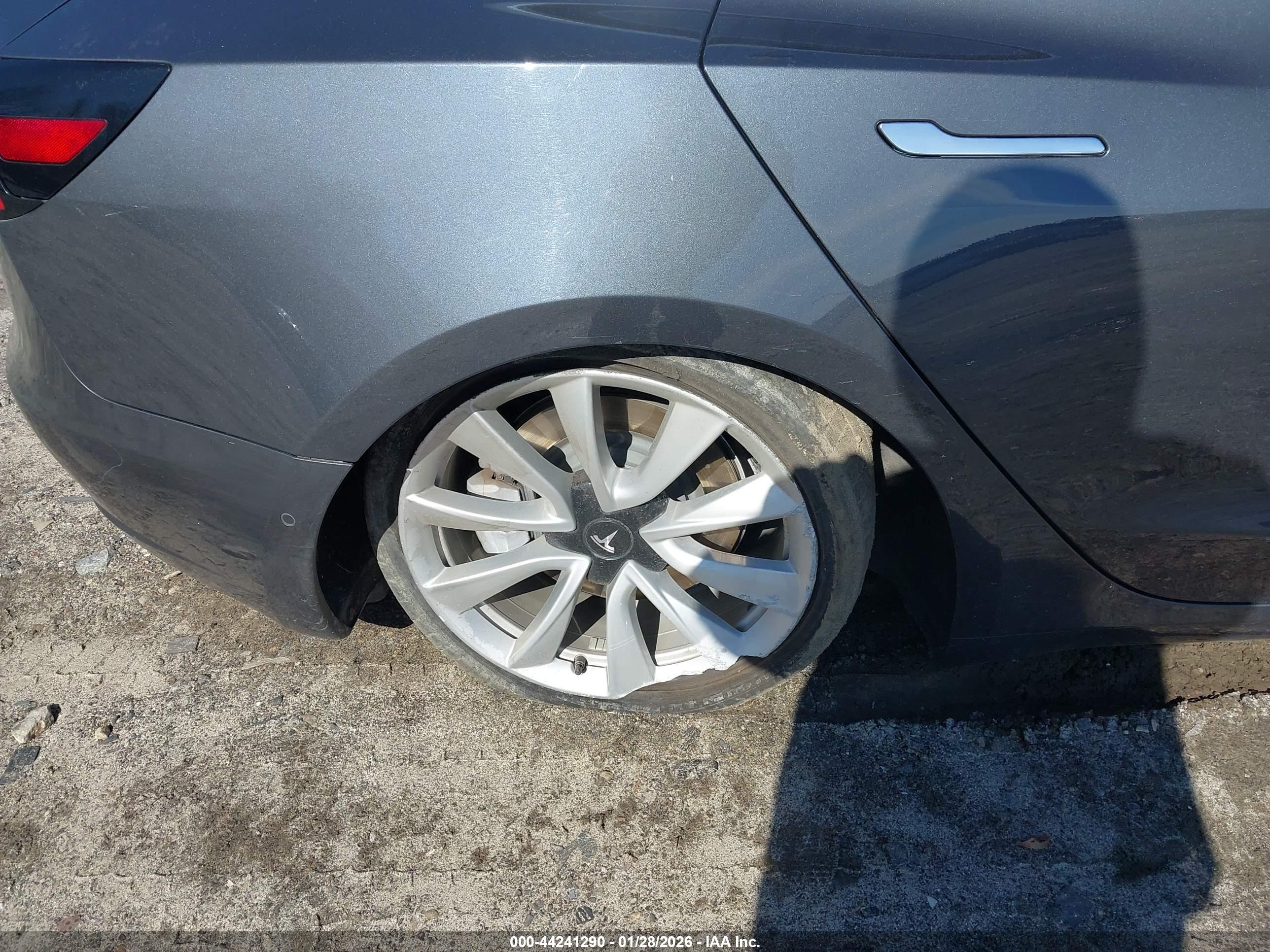 TESLA MODEL image 6