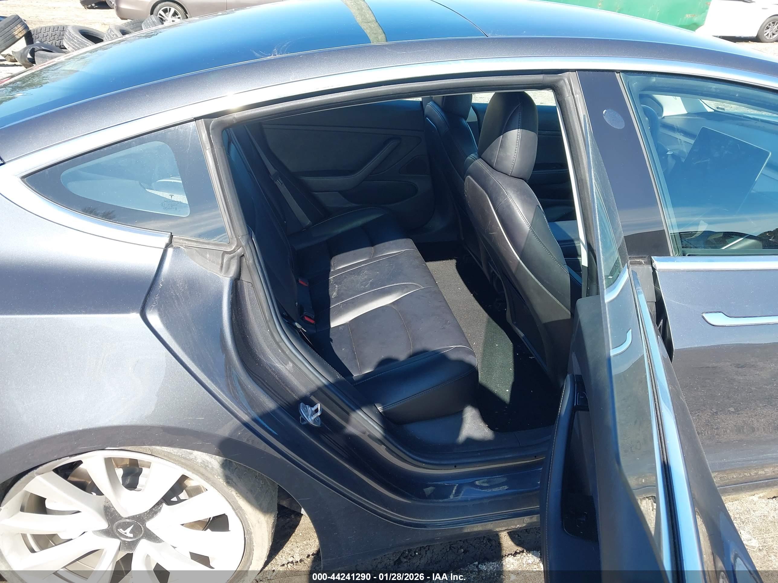 TESLA MODEL image 8