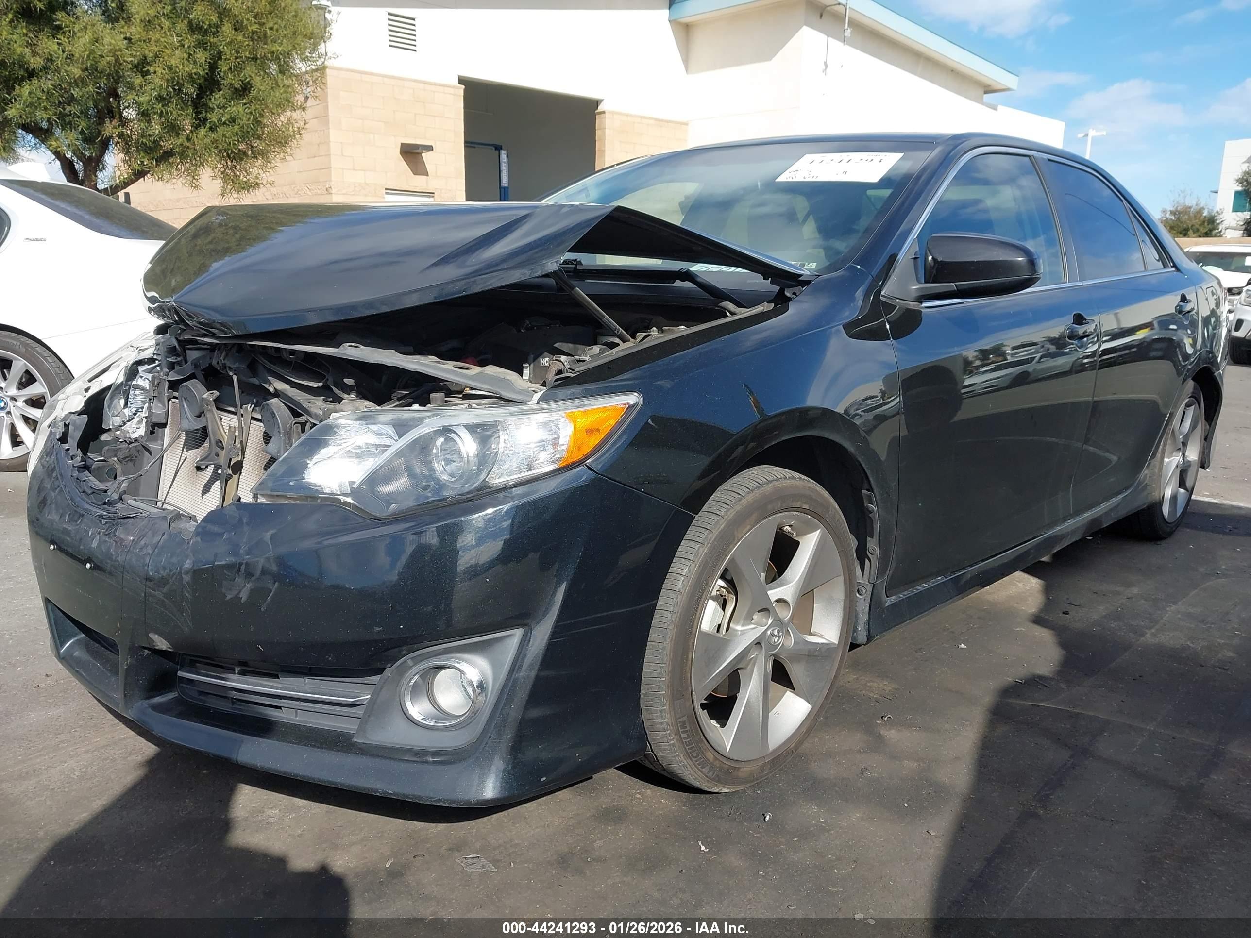 TOYOTA CAMRY image 2