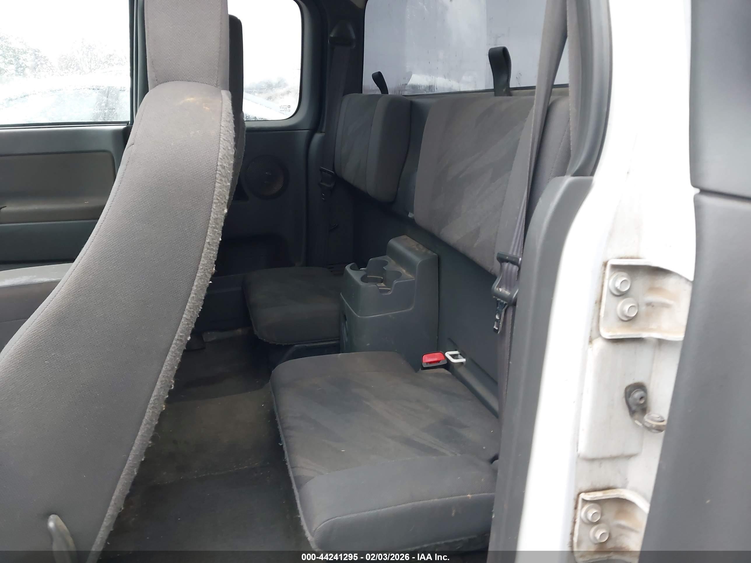 CHEVROLET COLORADO image 8