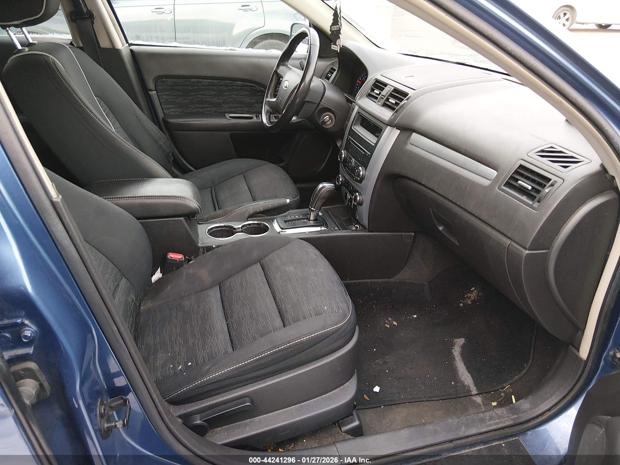 FORD FUSION image 5
