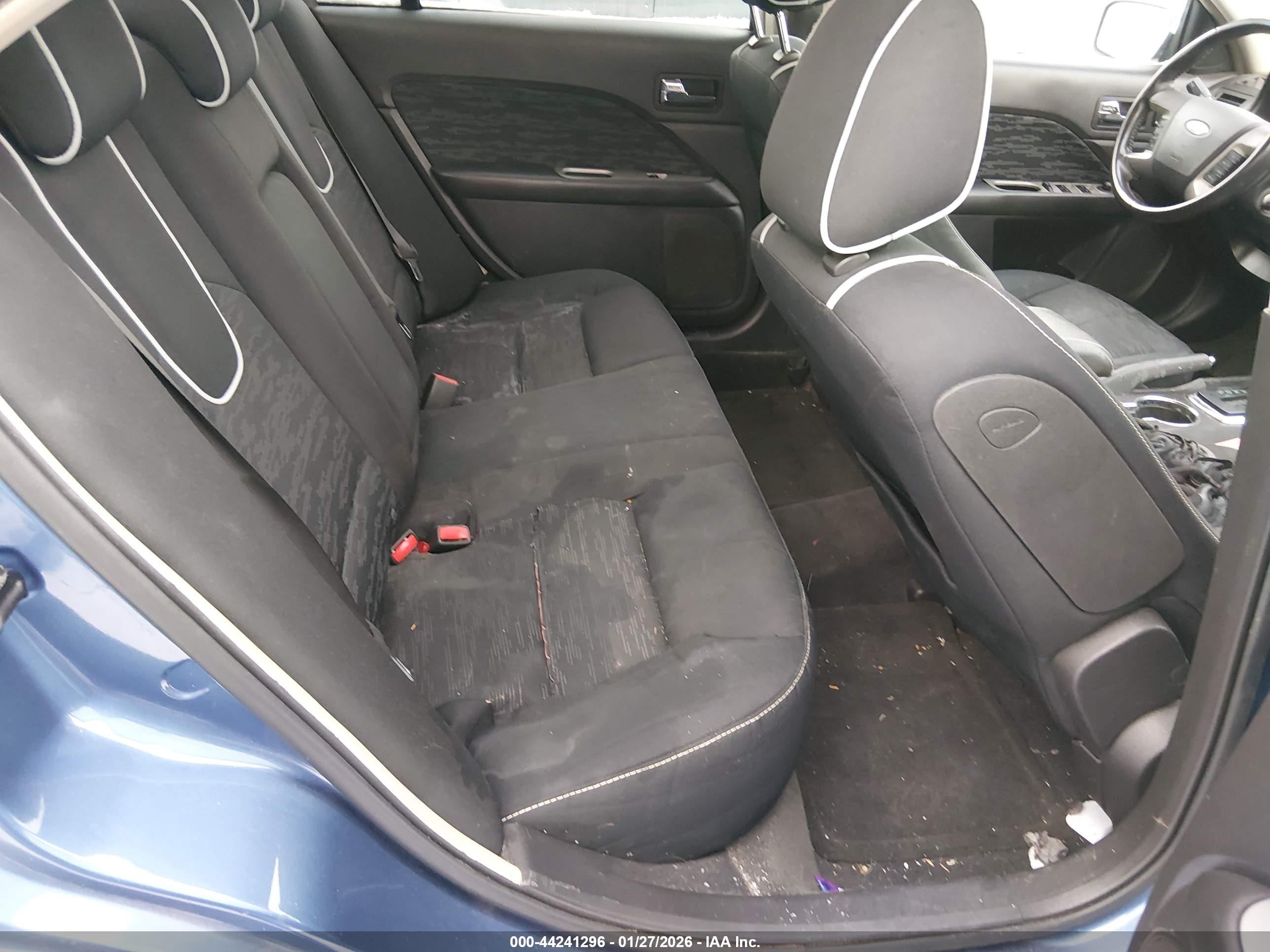 FORD FUSION image 8