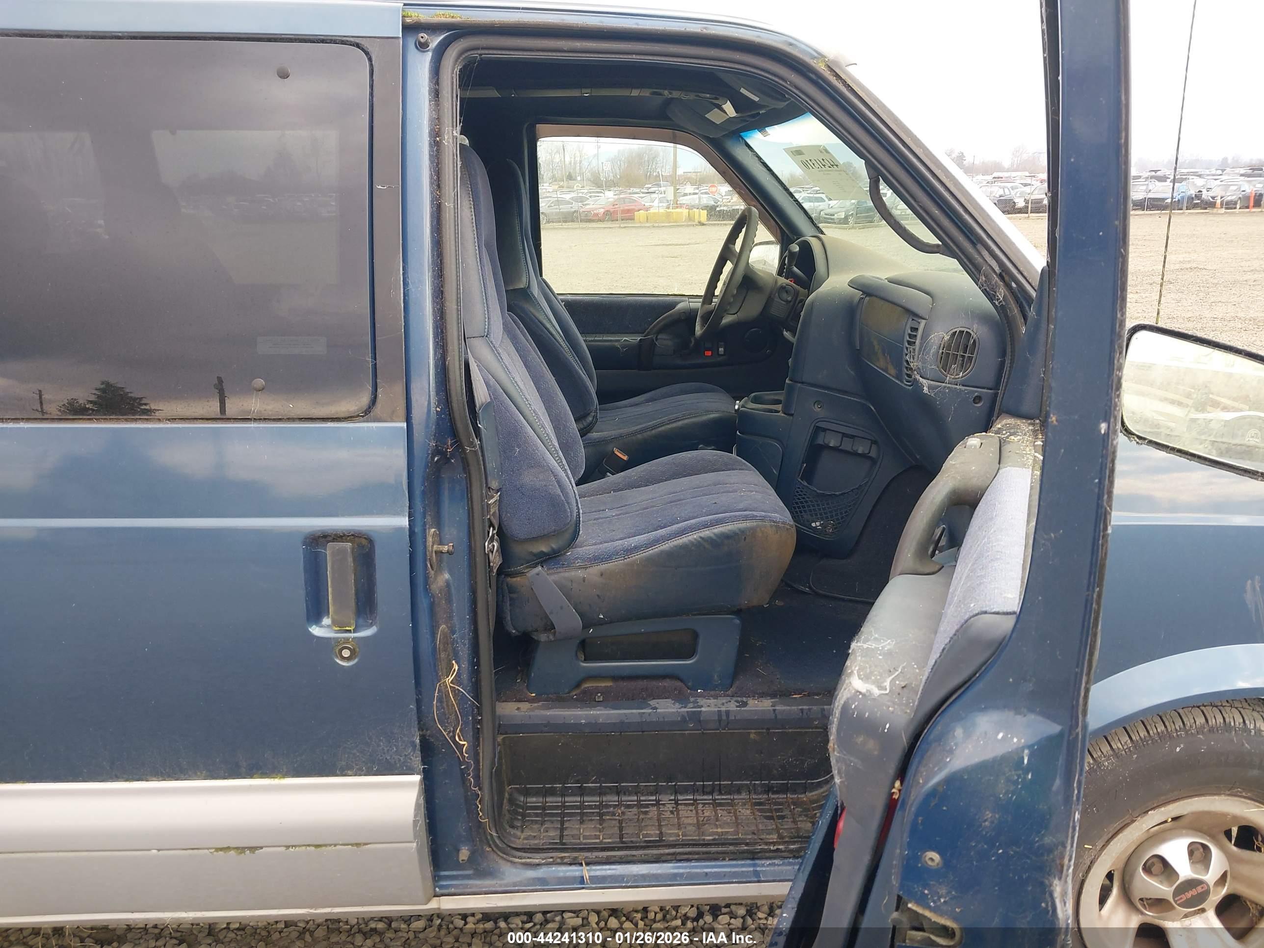 GMC SAFARI image 5