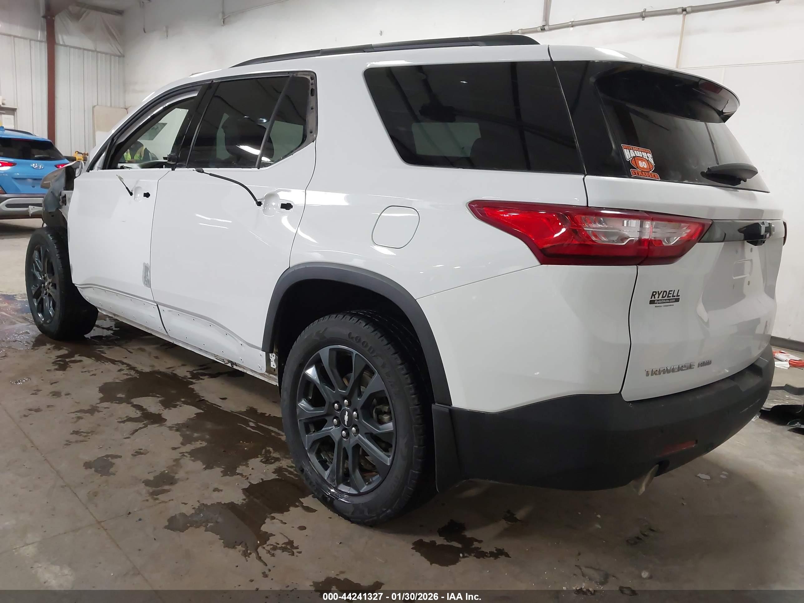 CHEVROLET TRAVERSE image 3