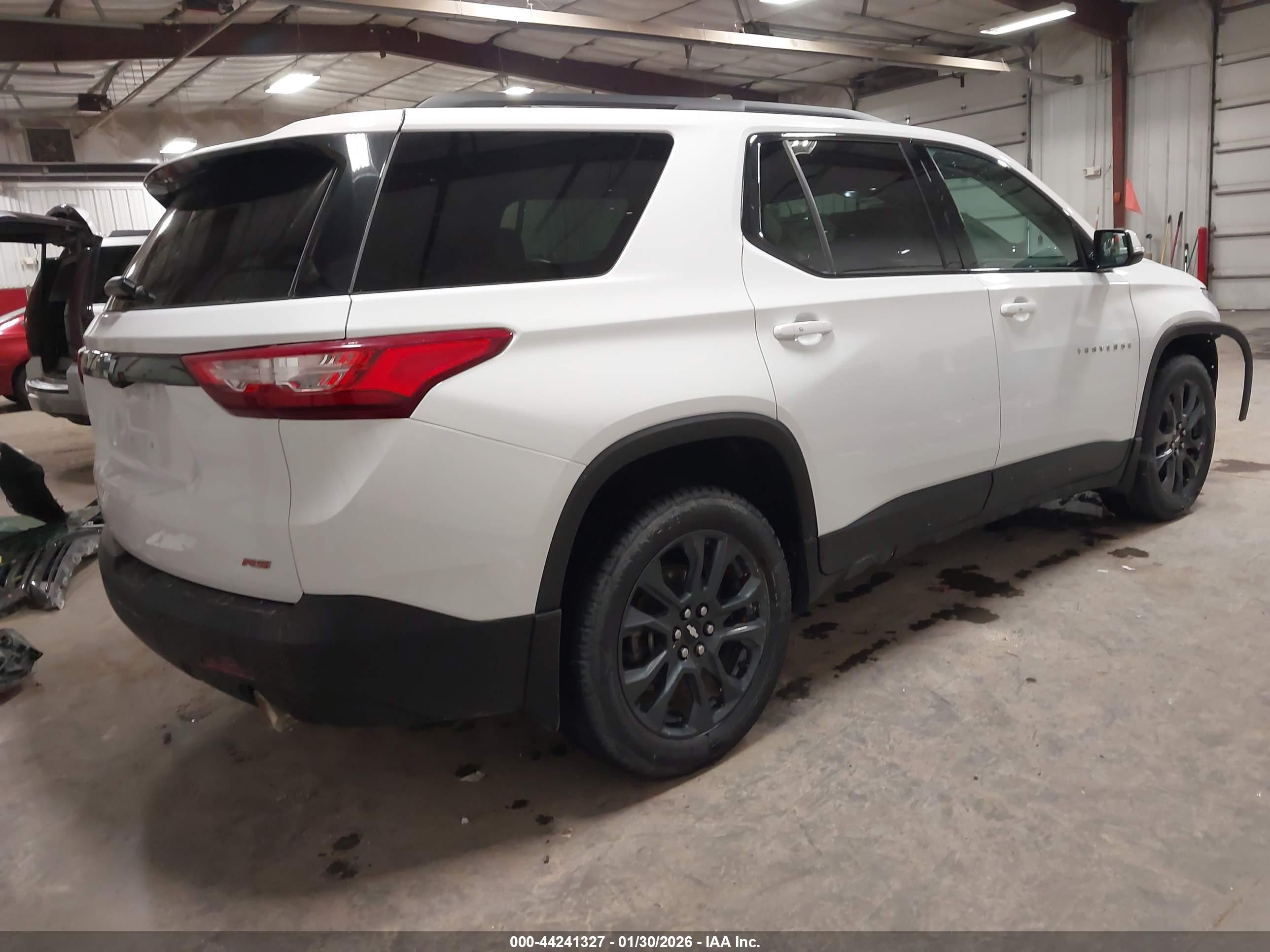 CHEVROLET TRAVERSE image 4