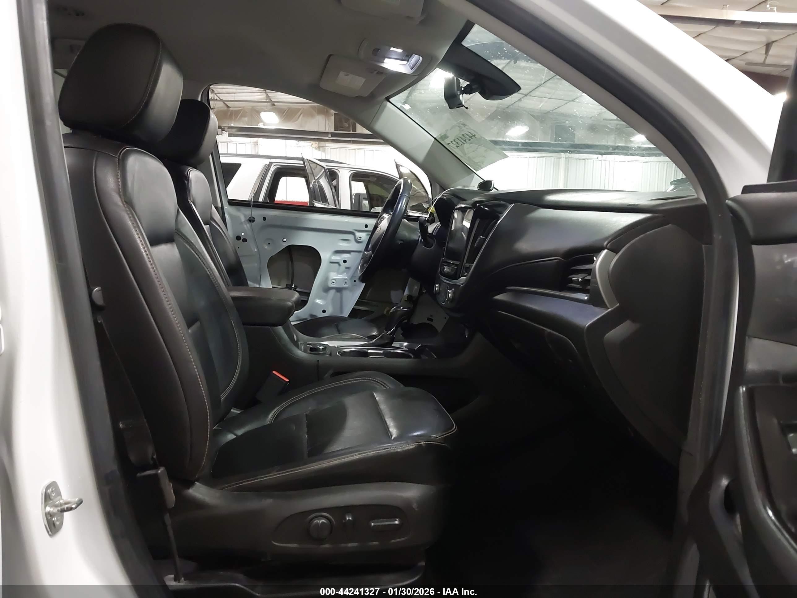 CHEVROLET TRAVERSE image 5