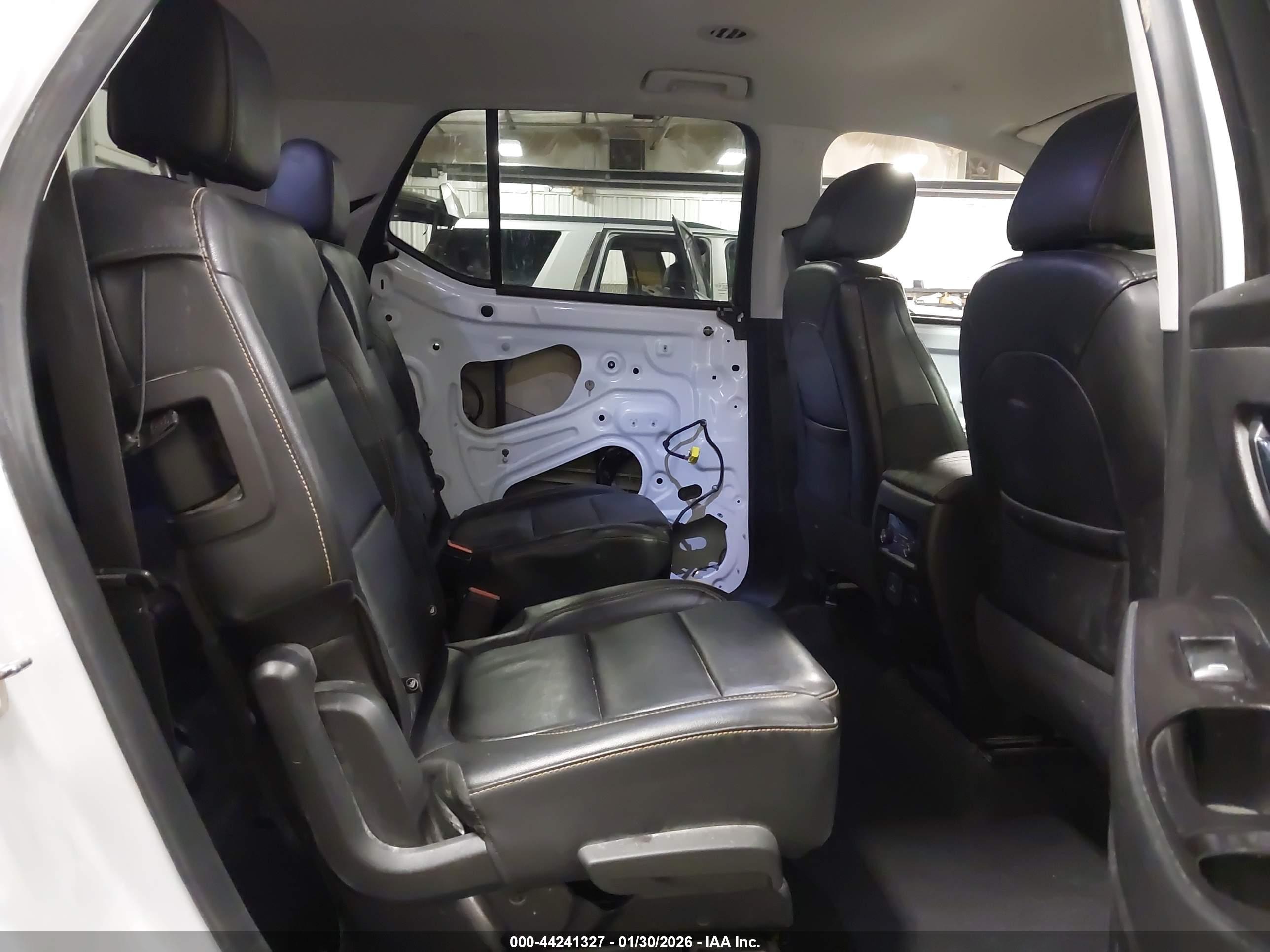 CHEVROLET TRAVERSE image 8