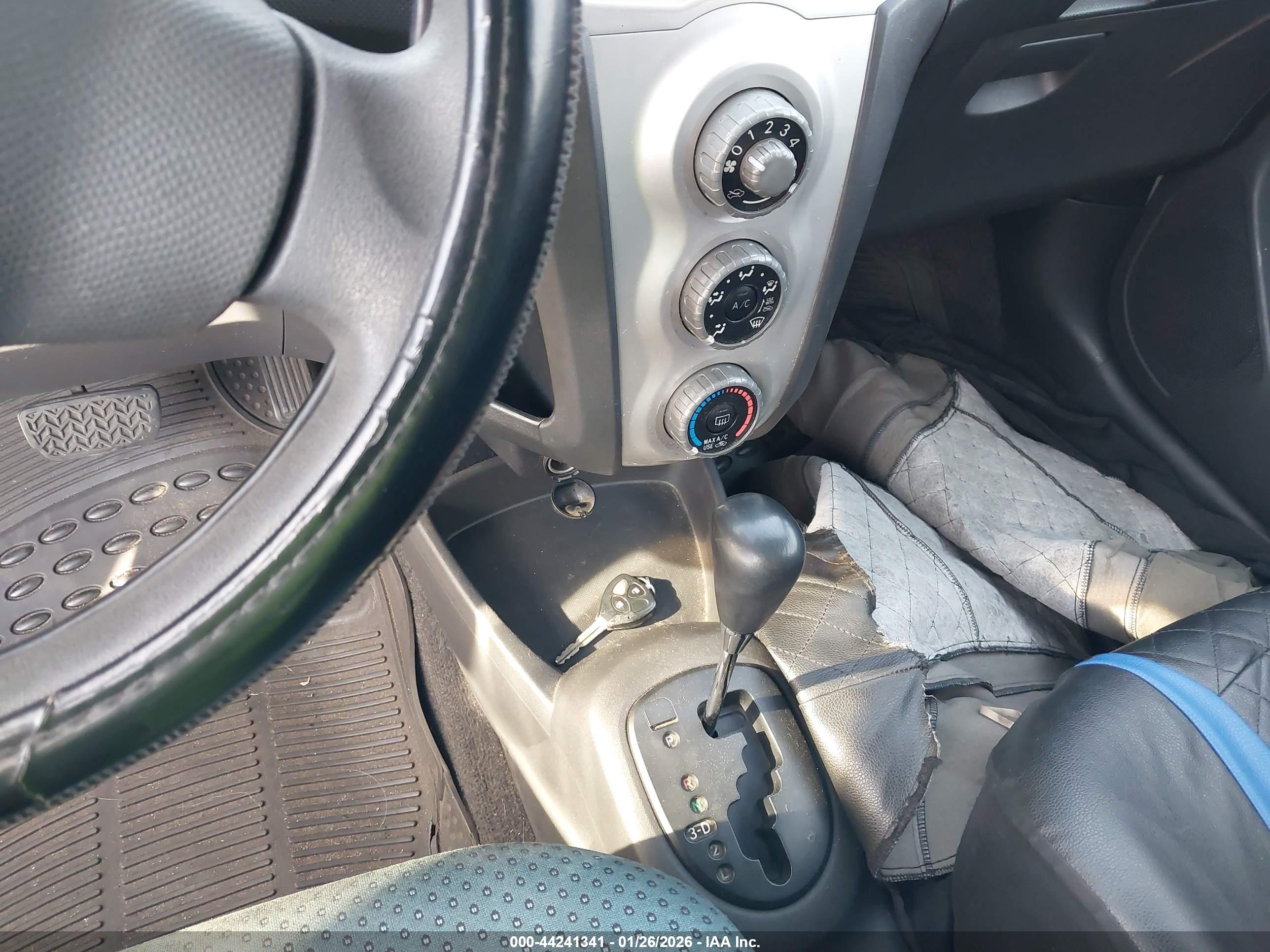 TOYOTA YARIS image 11