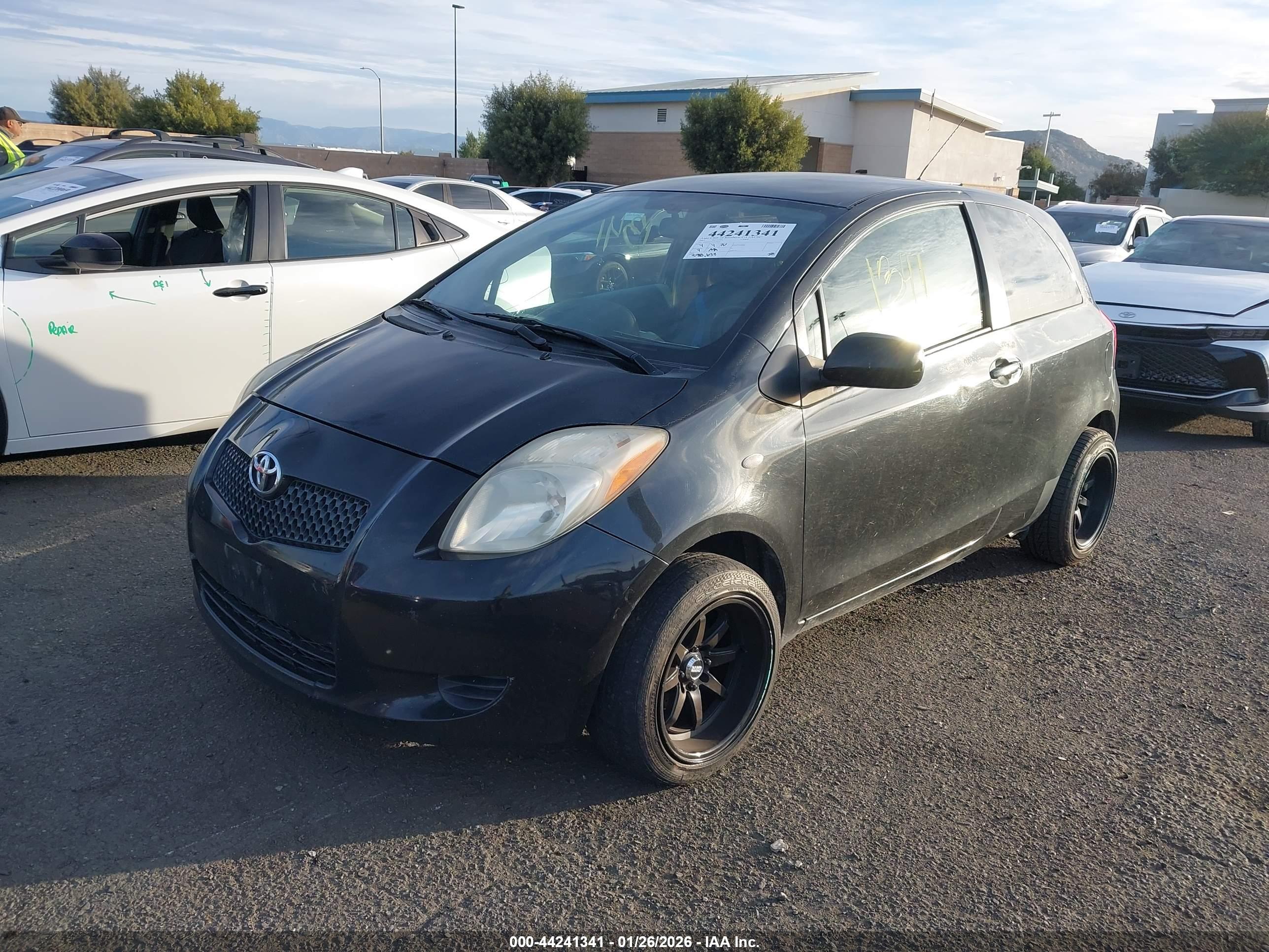 TOYOTA YARIS image 2