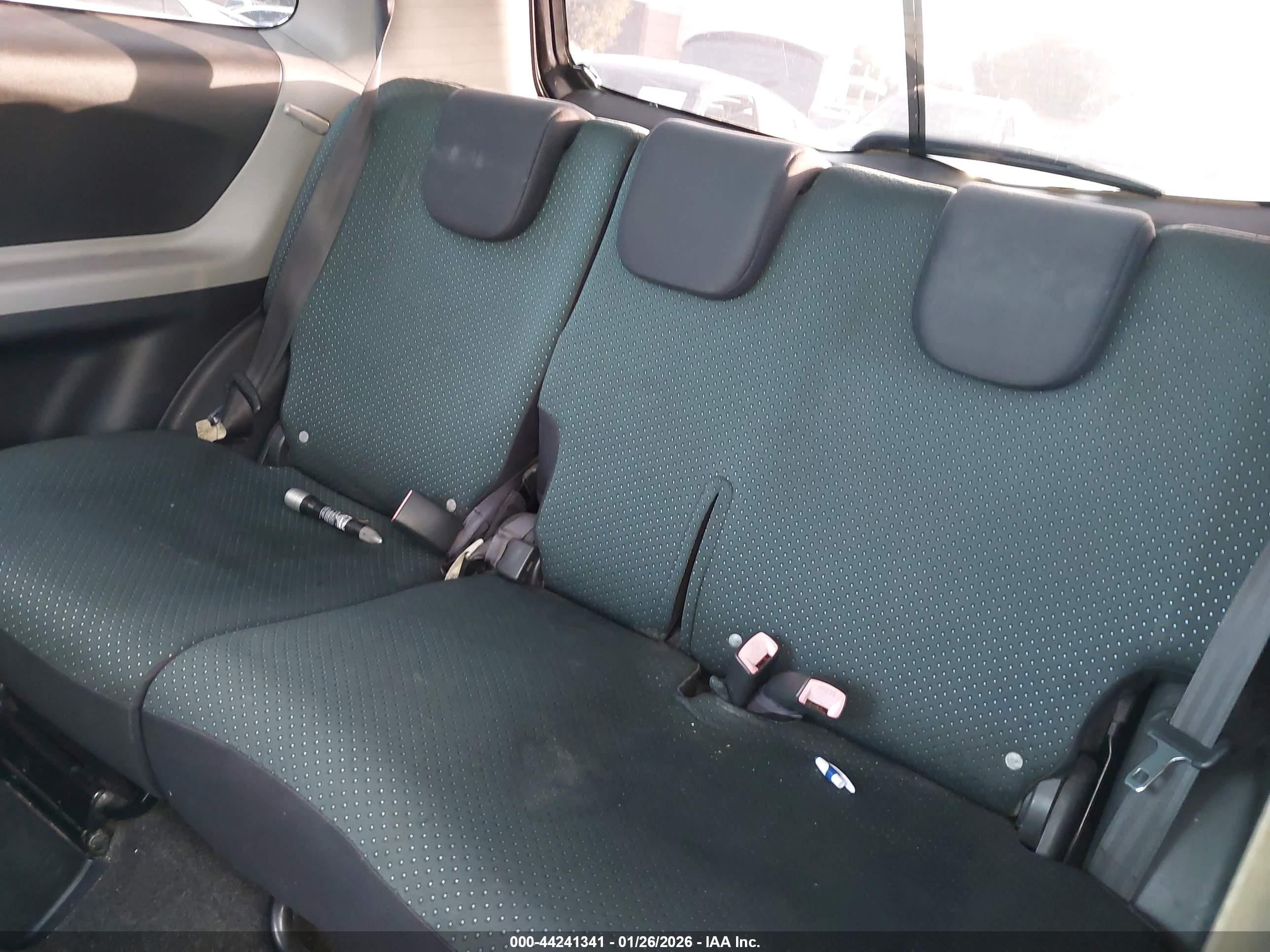 TOYOTA YARIS image 8