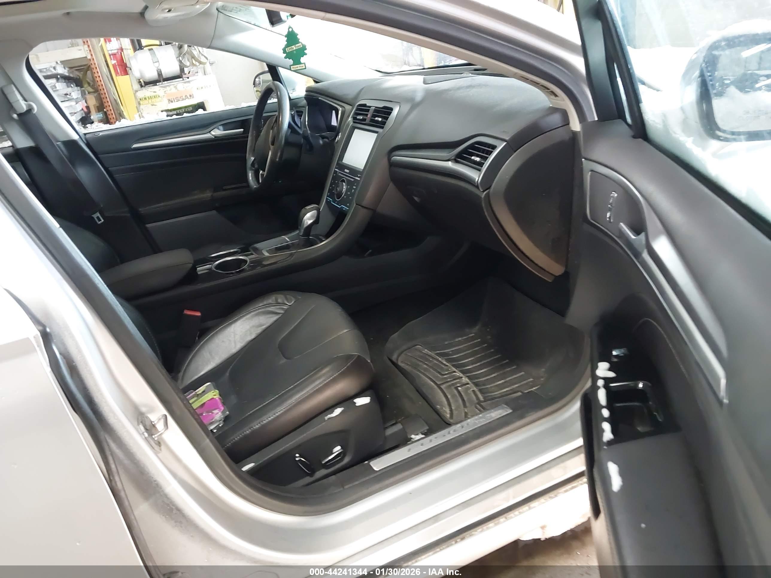 FORD FUSION image 5