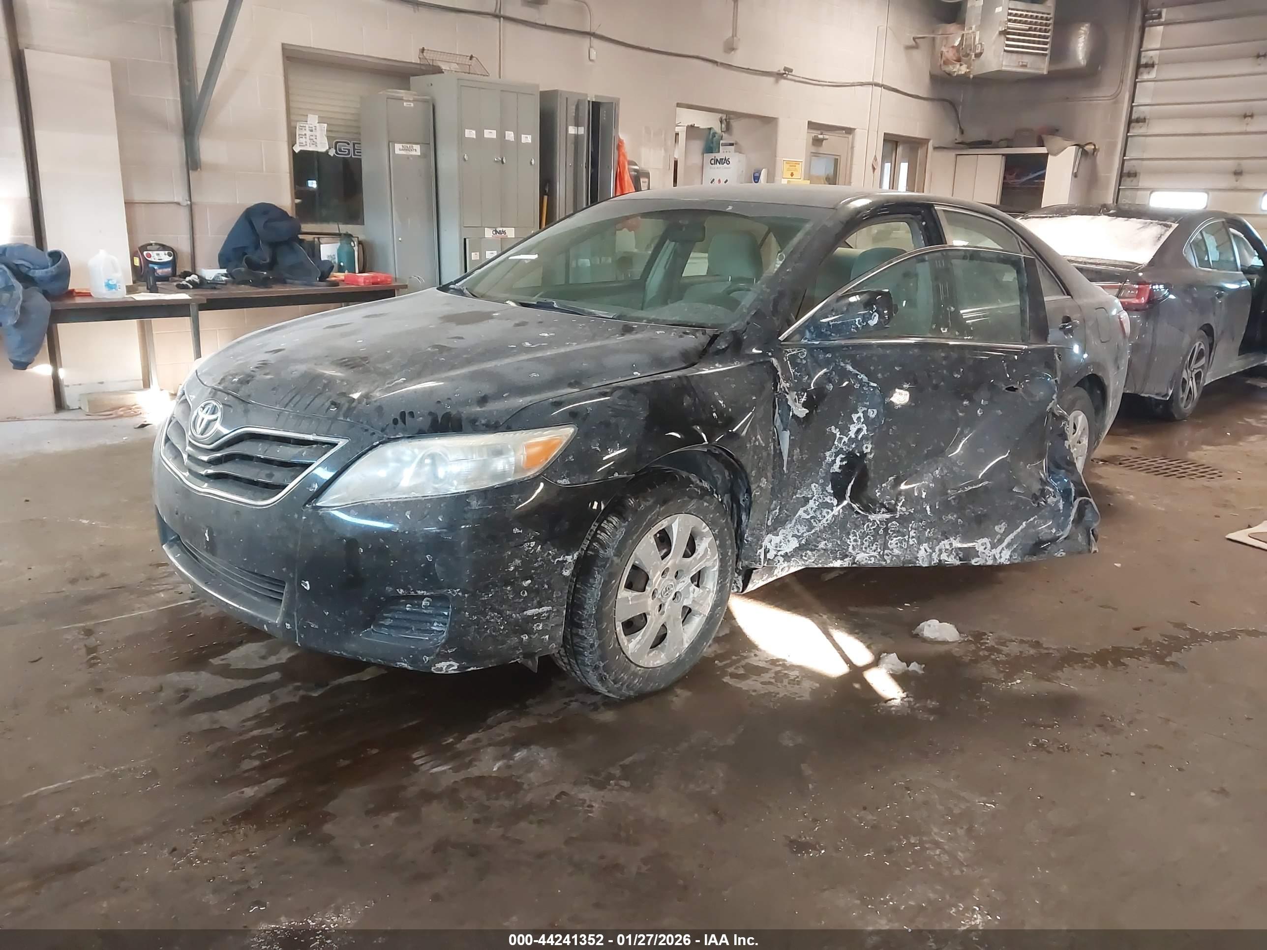 TOYOTA CAMRY image 2
