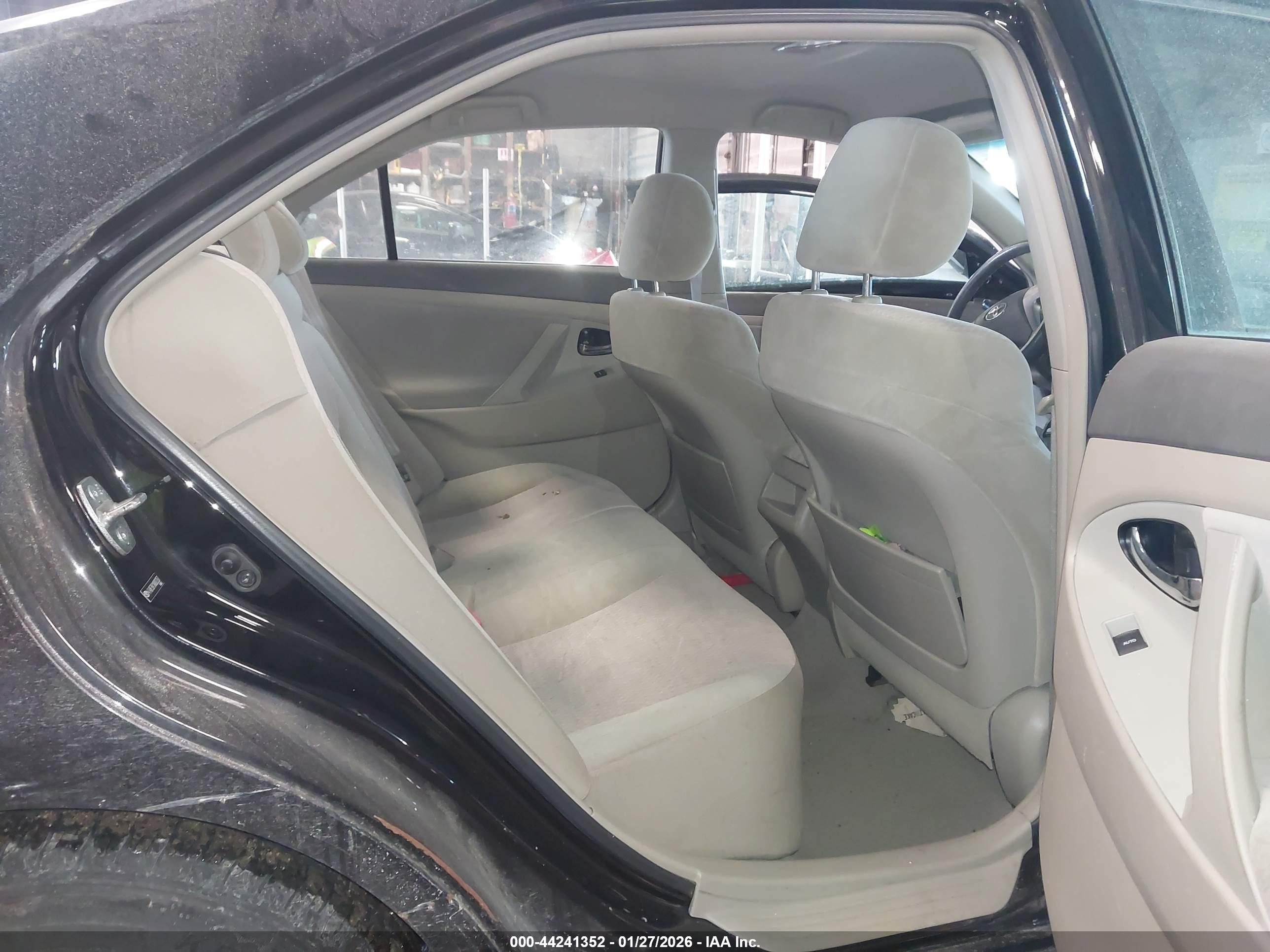 TOYOTA CAMRY image 8