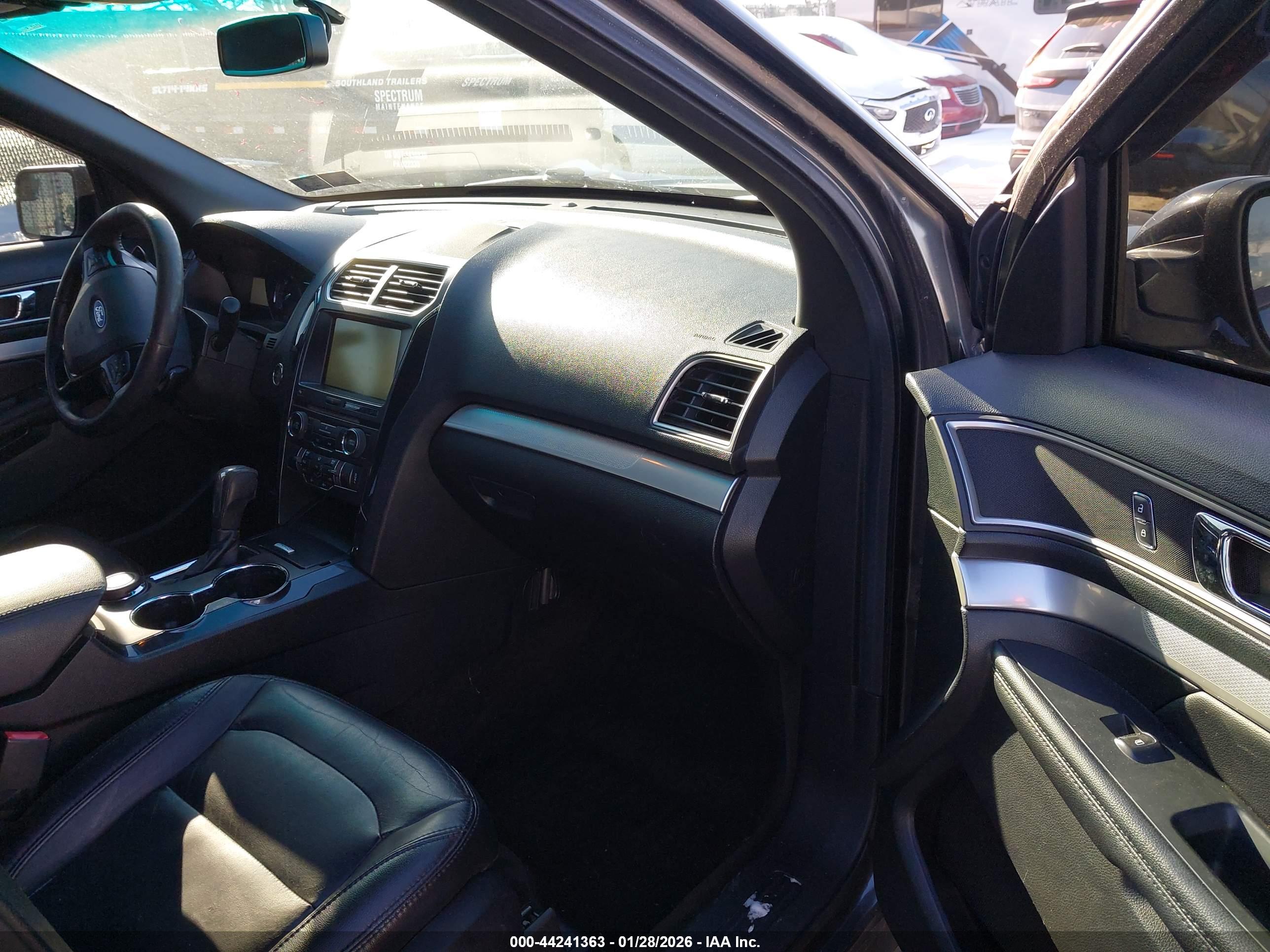 FORD EXPLORER image 5