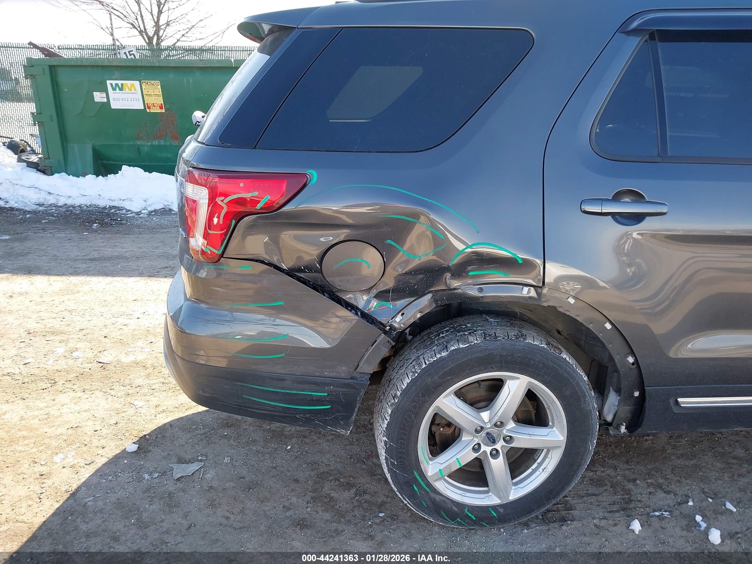 FORD EXPLORER image 6