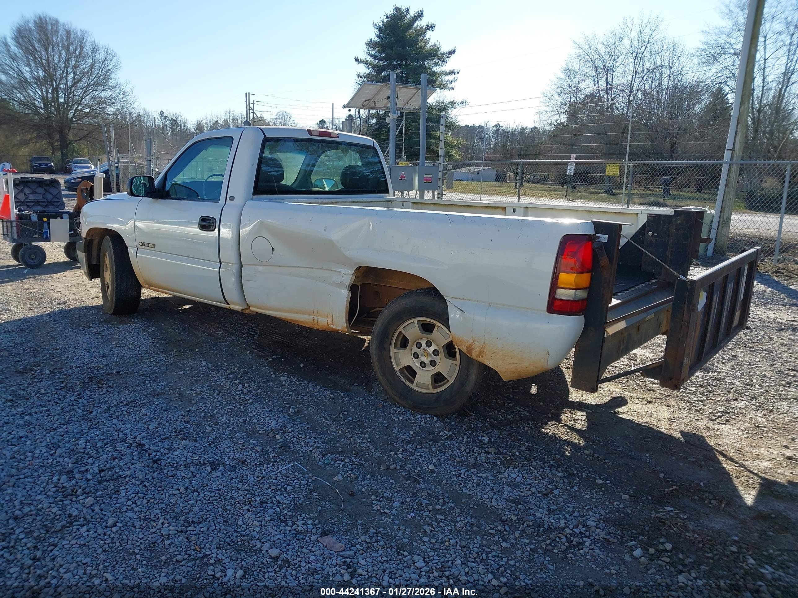 CHEVROLET SILVERADO image 3