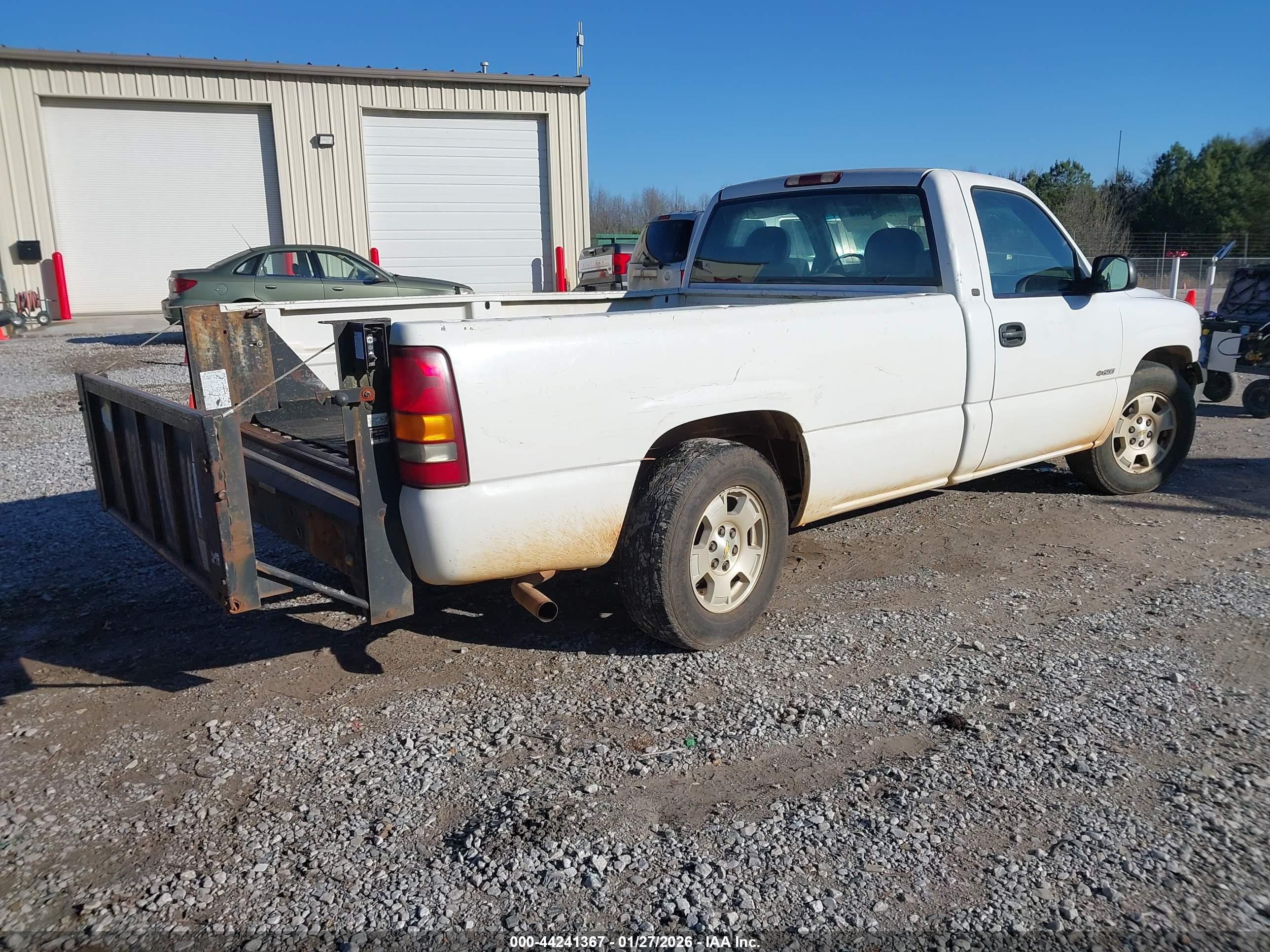 CHEVROLET SILVERADO image 4