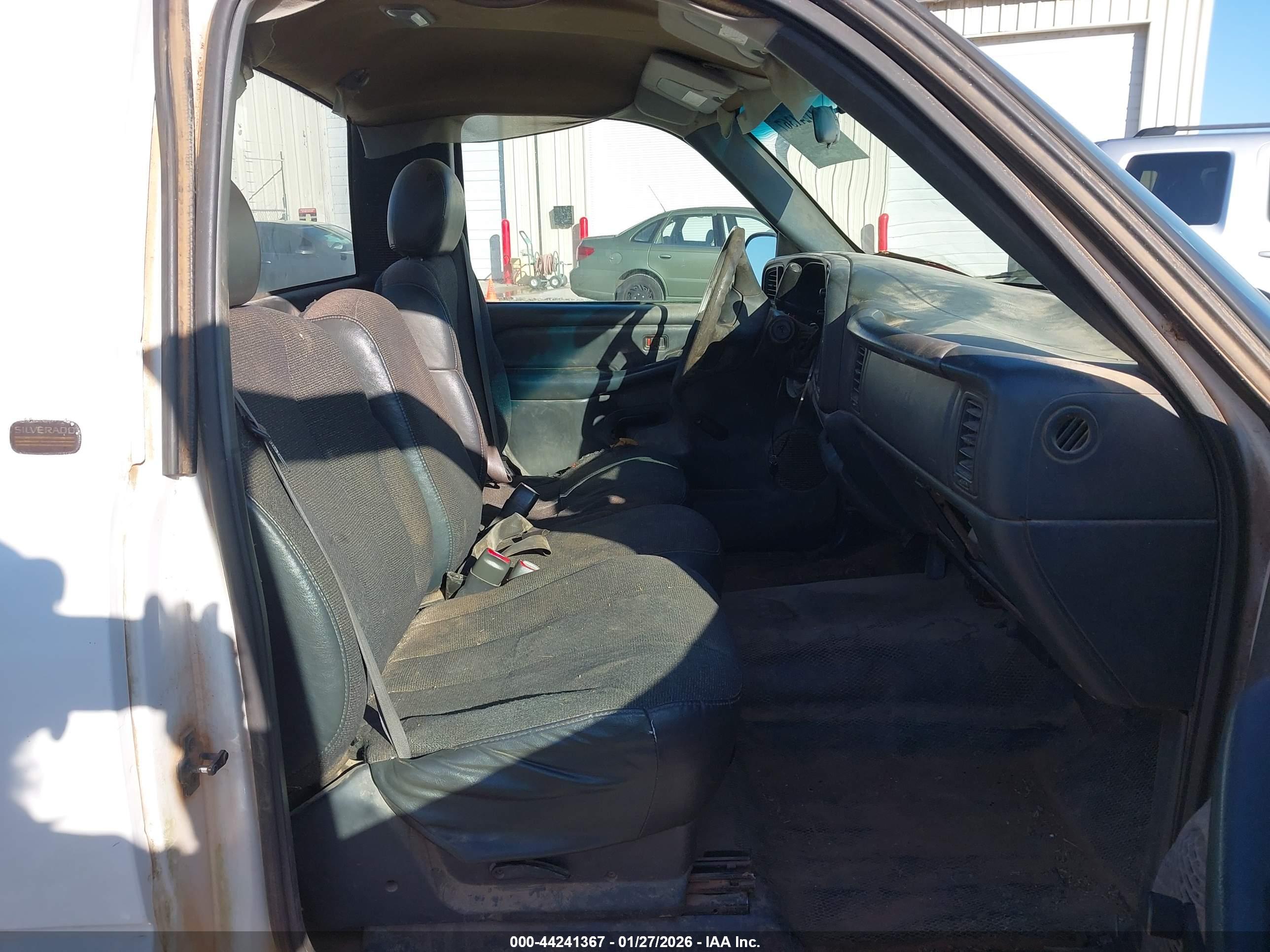 CHEVROLET SILVERADO image 5