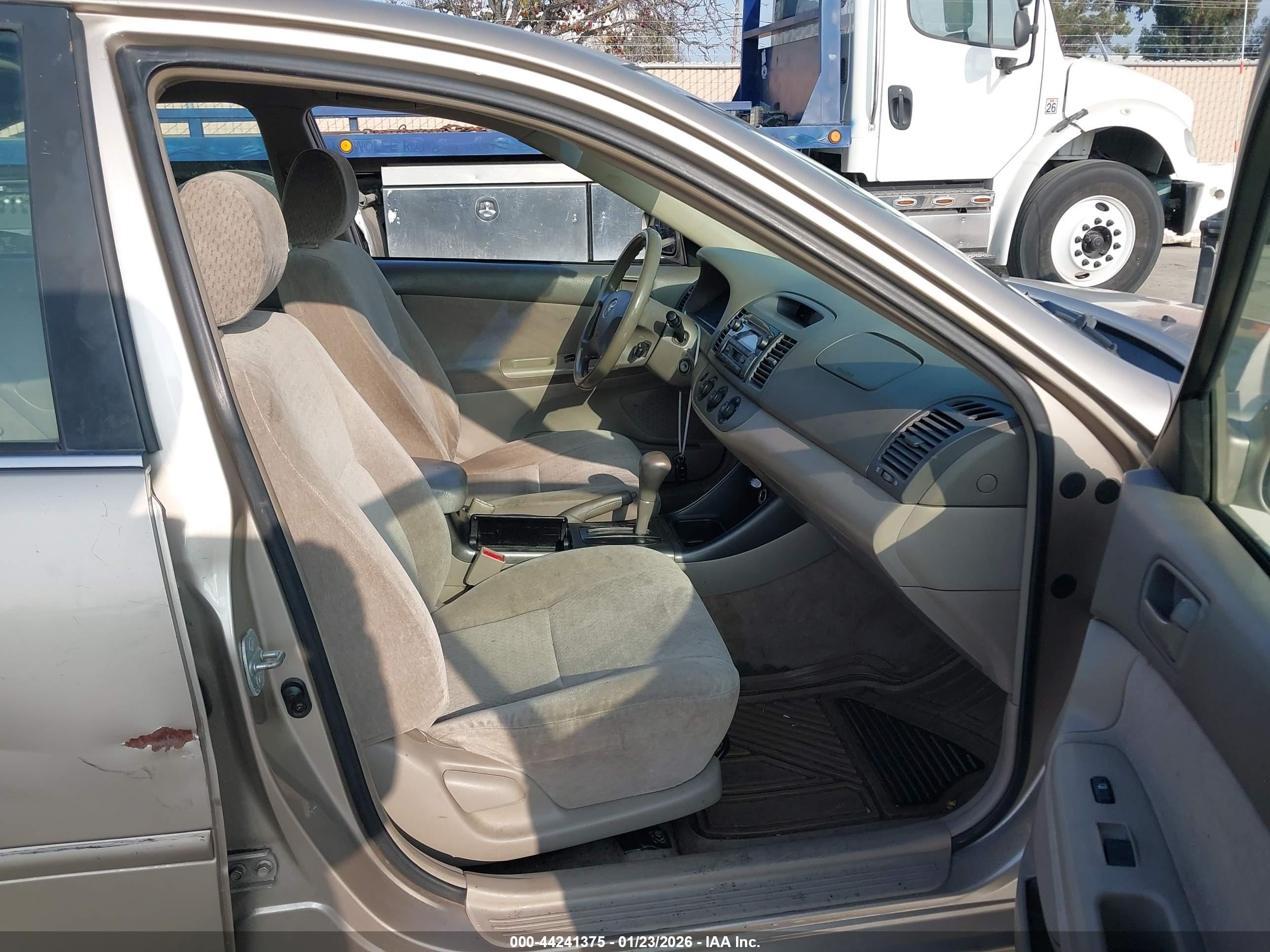 TOYOTA CAMRY image 5