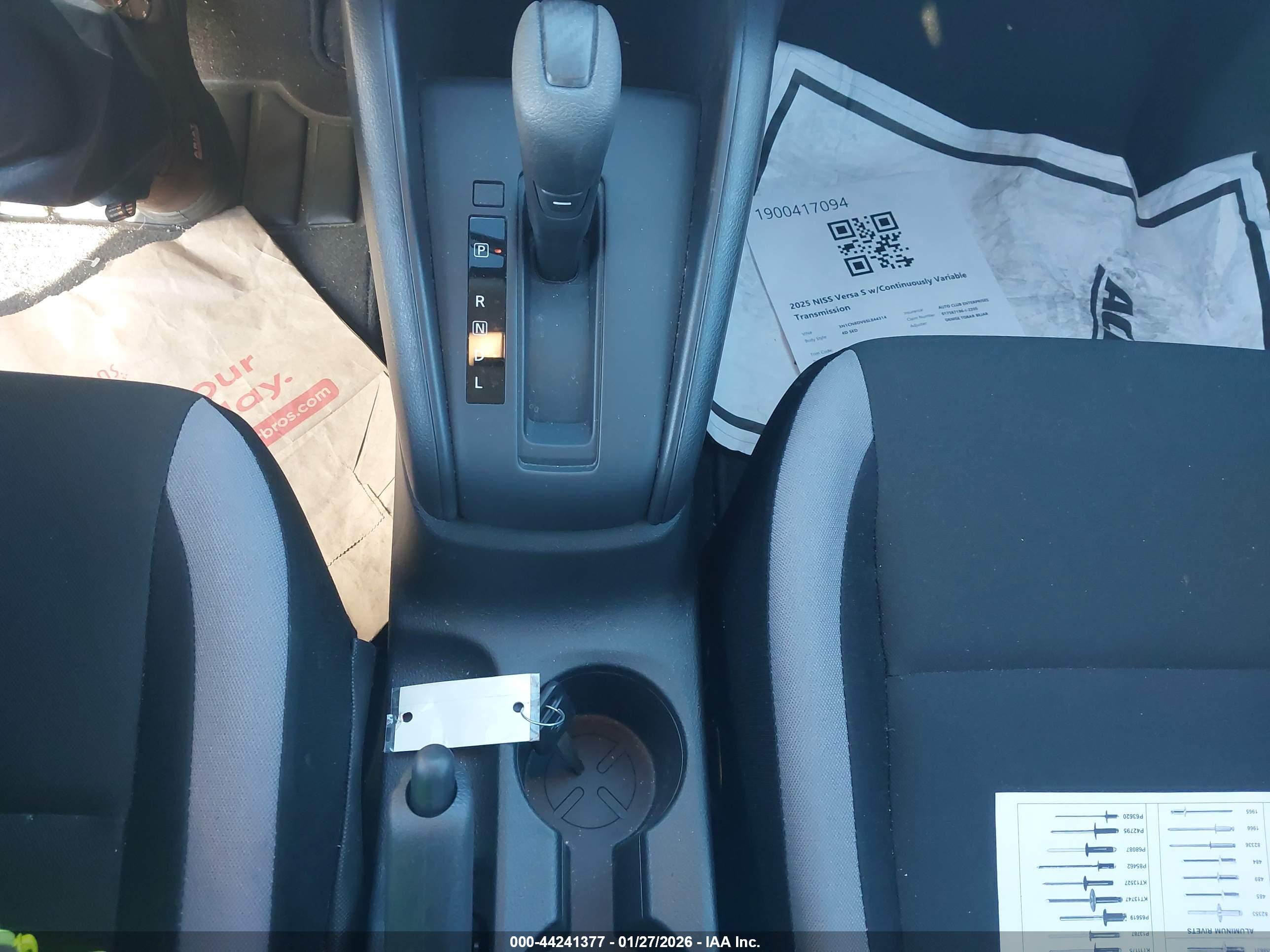 NISSAN VERSA image 11