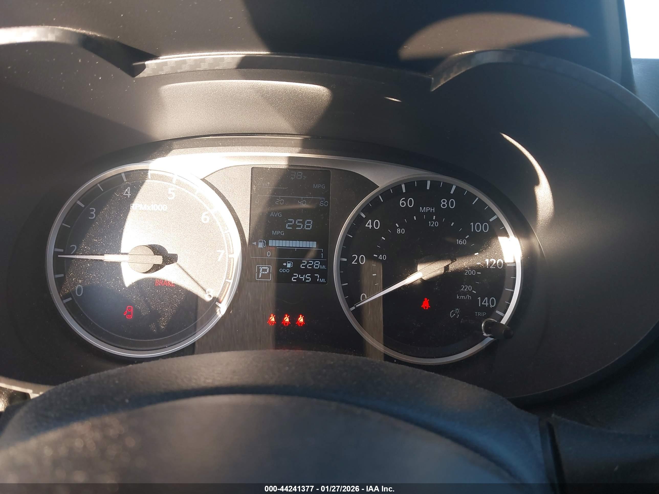 NISSAN VERSA image 7