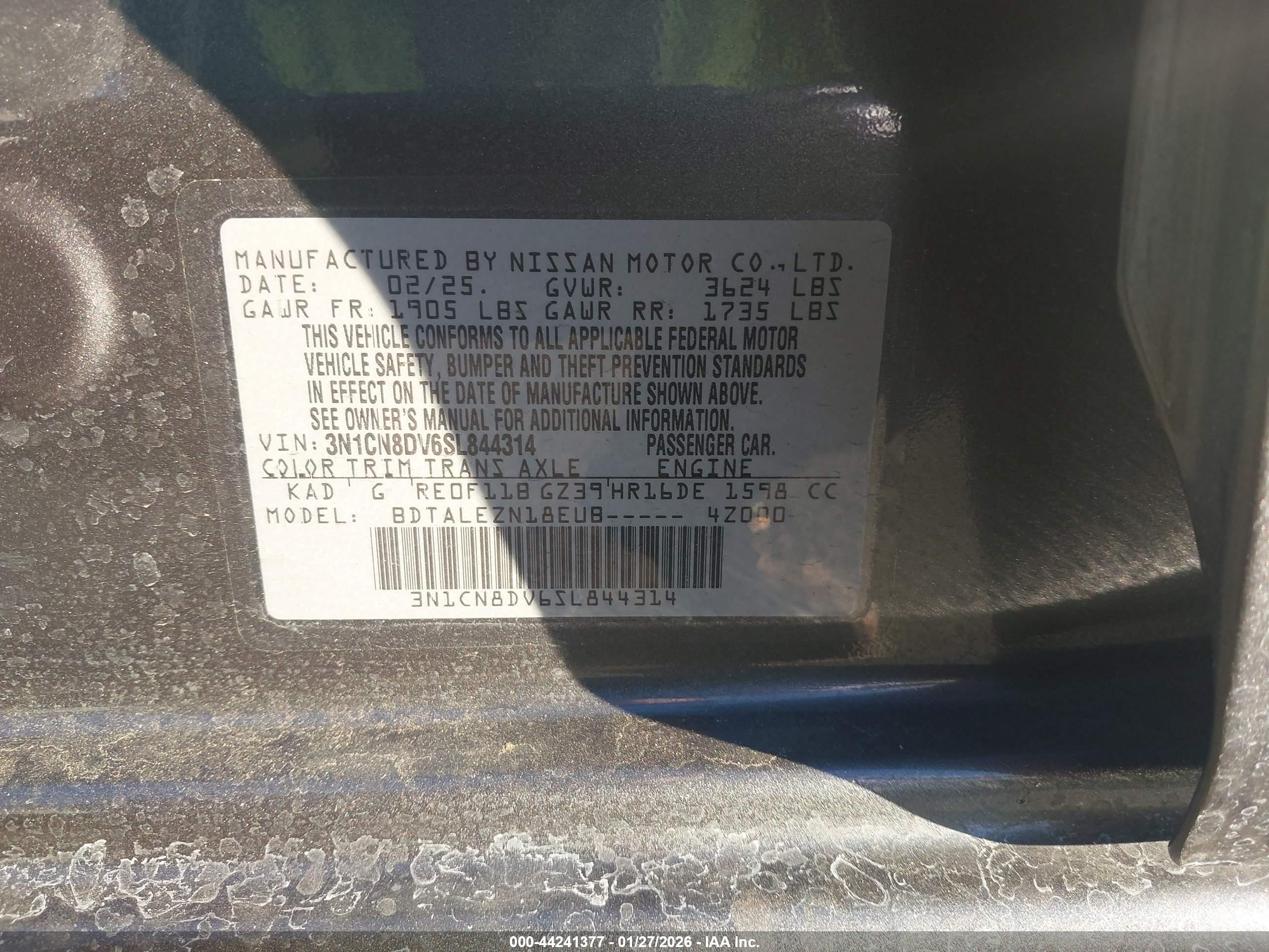 NISSAN VERSA image 9