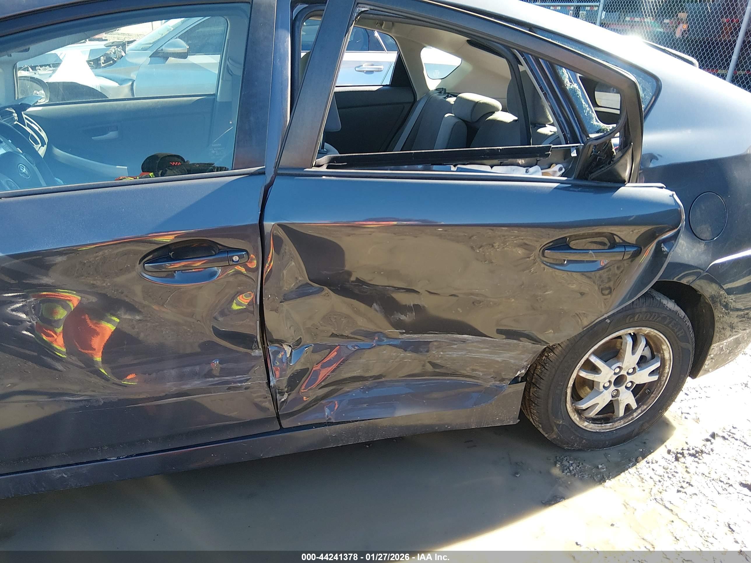 TOYOTA PRIUS image 6