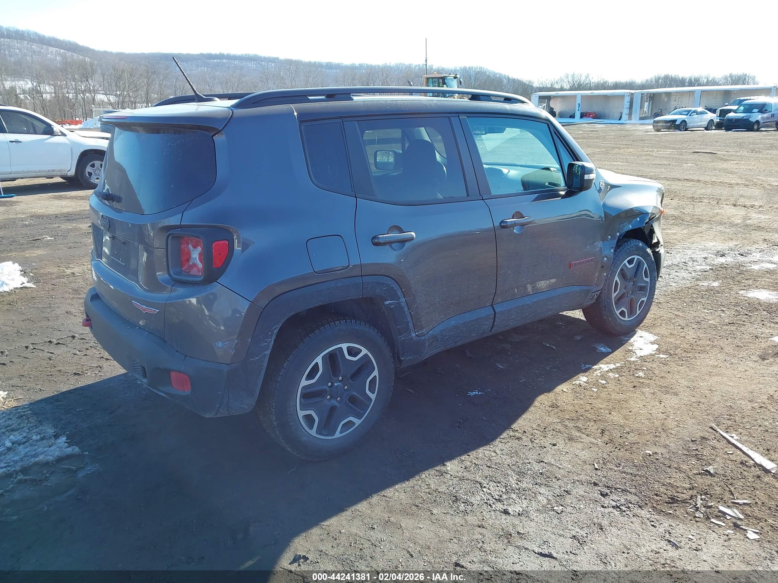 JEEP RENEGADE image 4