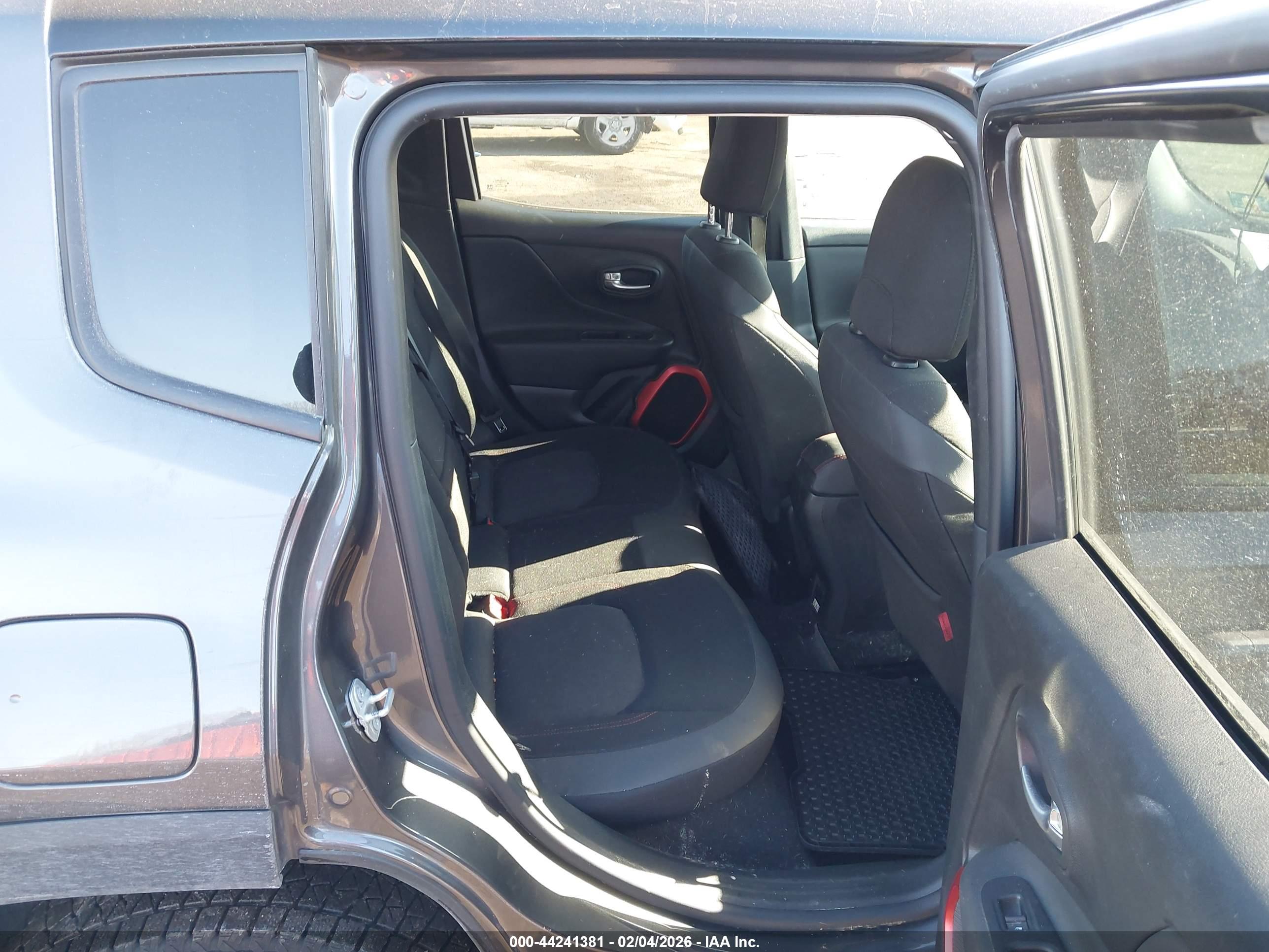 JEEP RENEGADE image 8