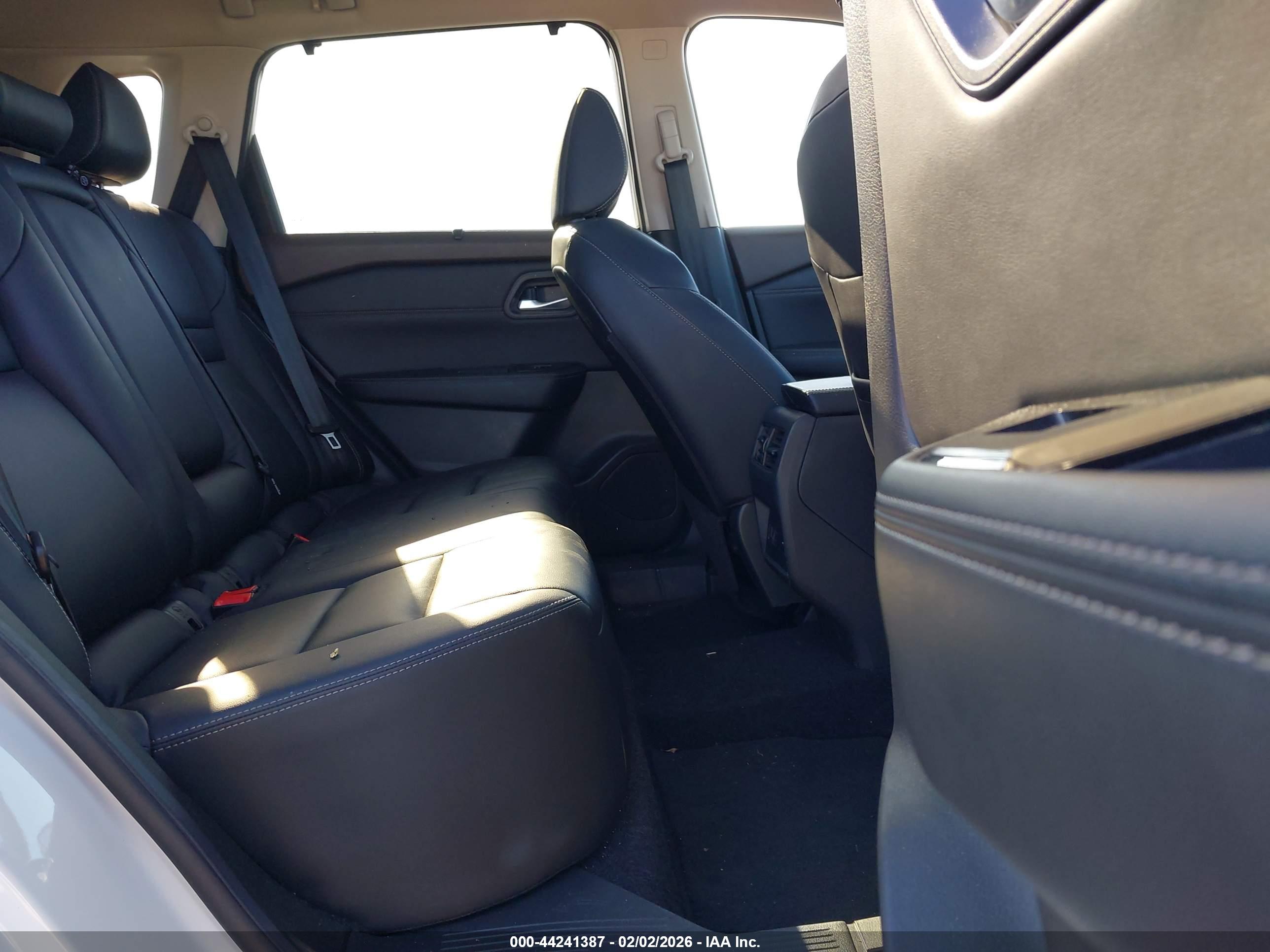 NISSAN ROGUE image 8