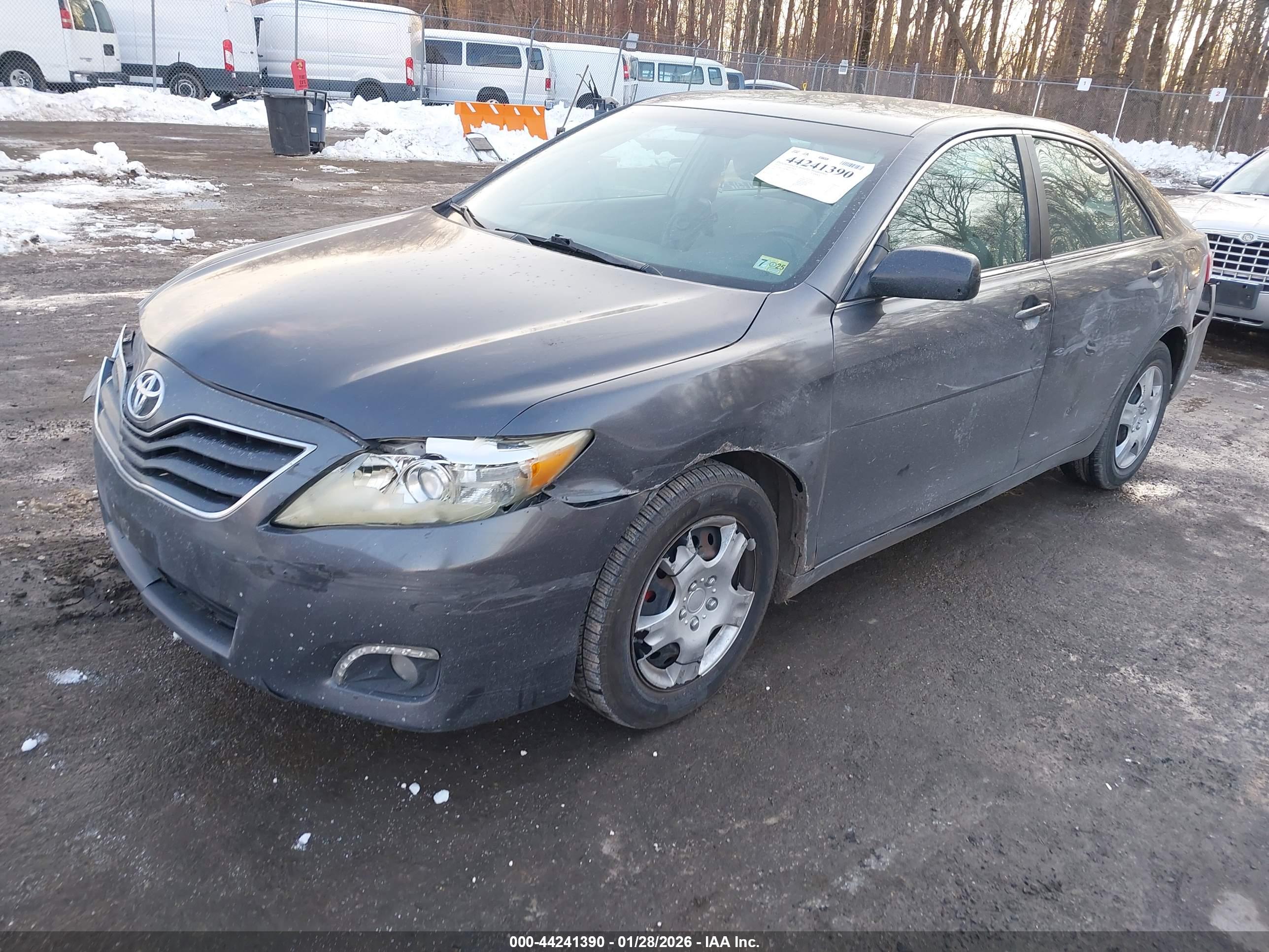 TOYOTA CAMRY image 2