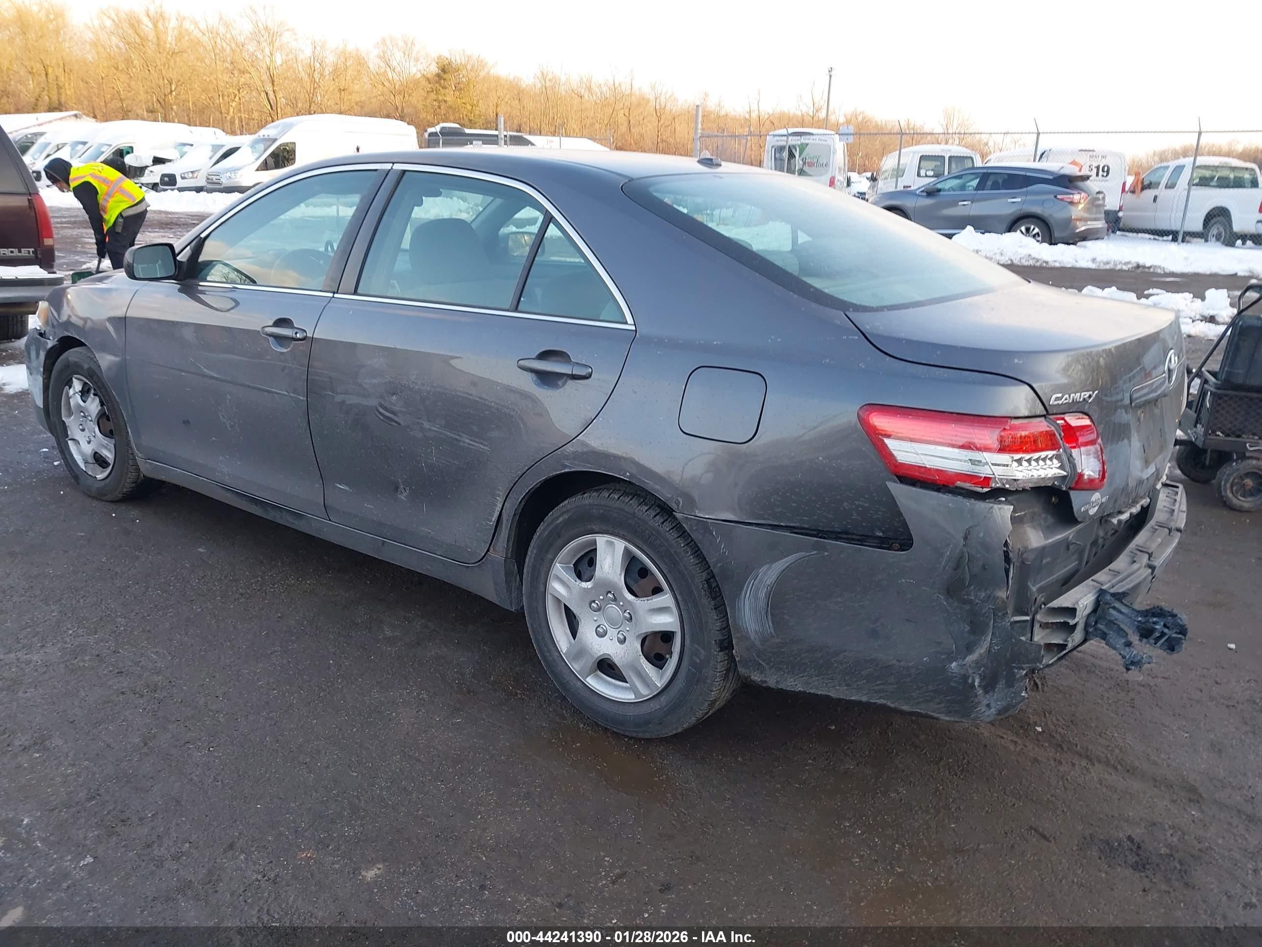TOYOTA CAMRY image 3