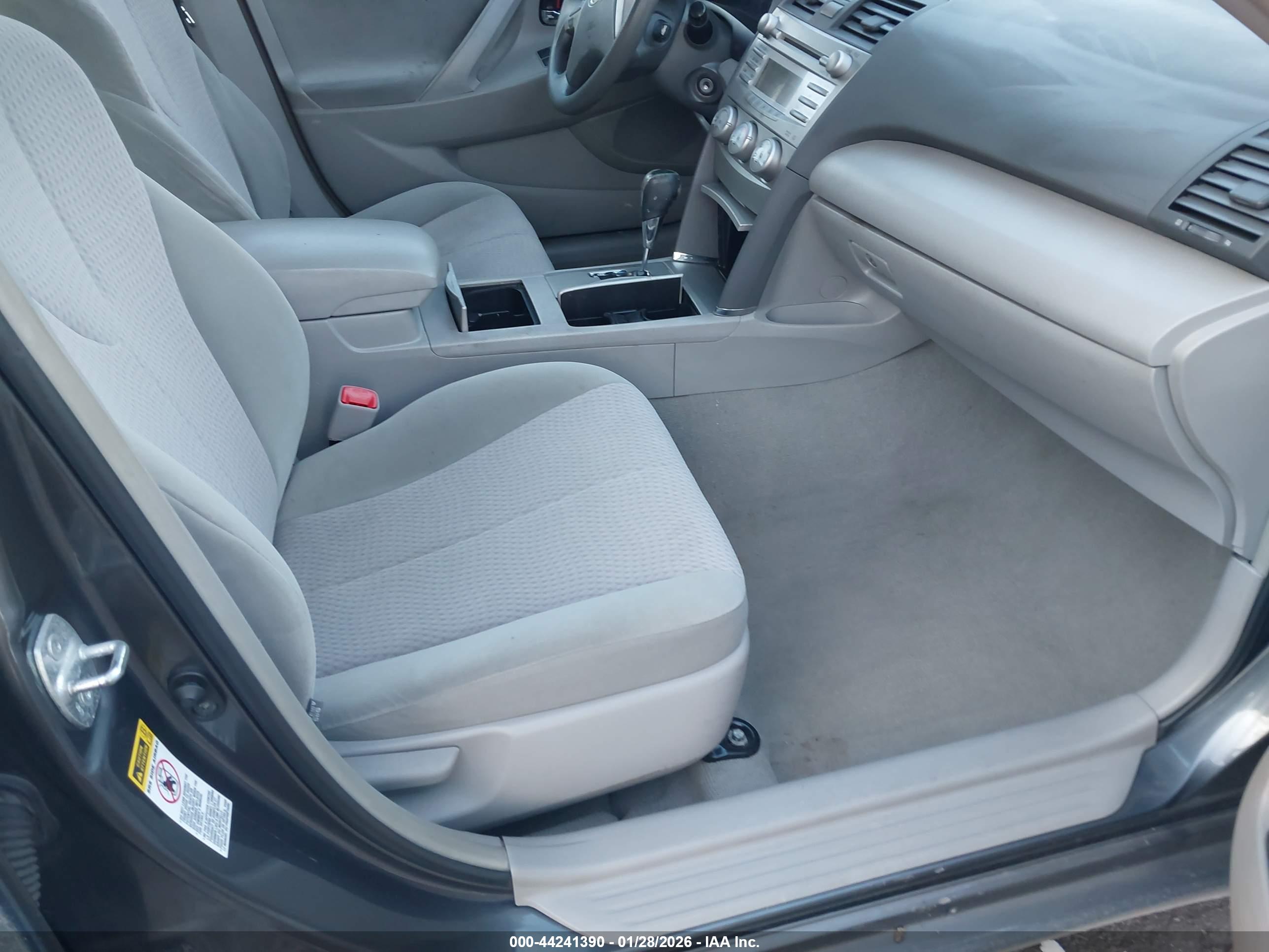 TOYOTA CAMRY image 5