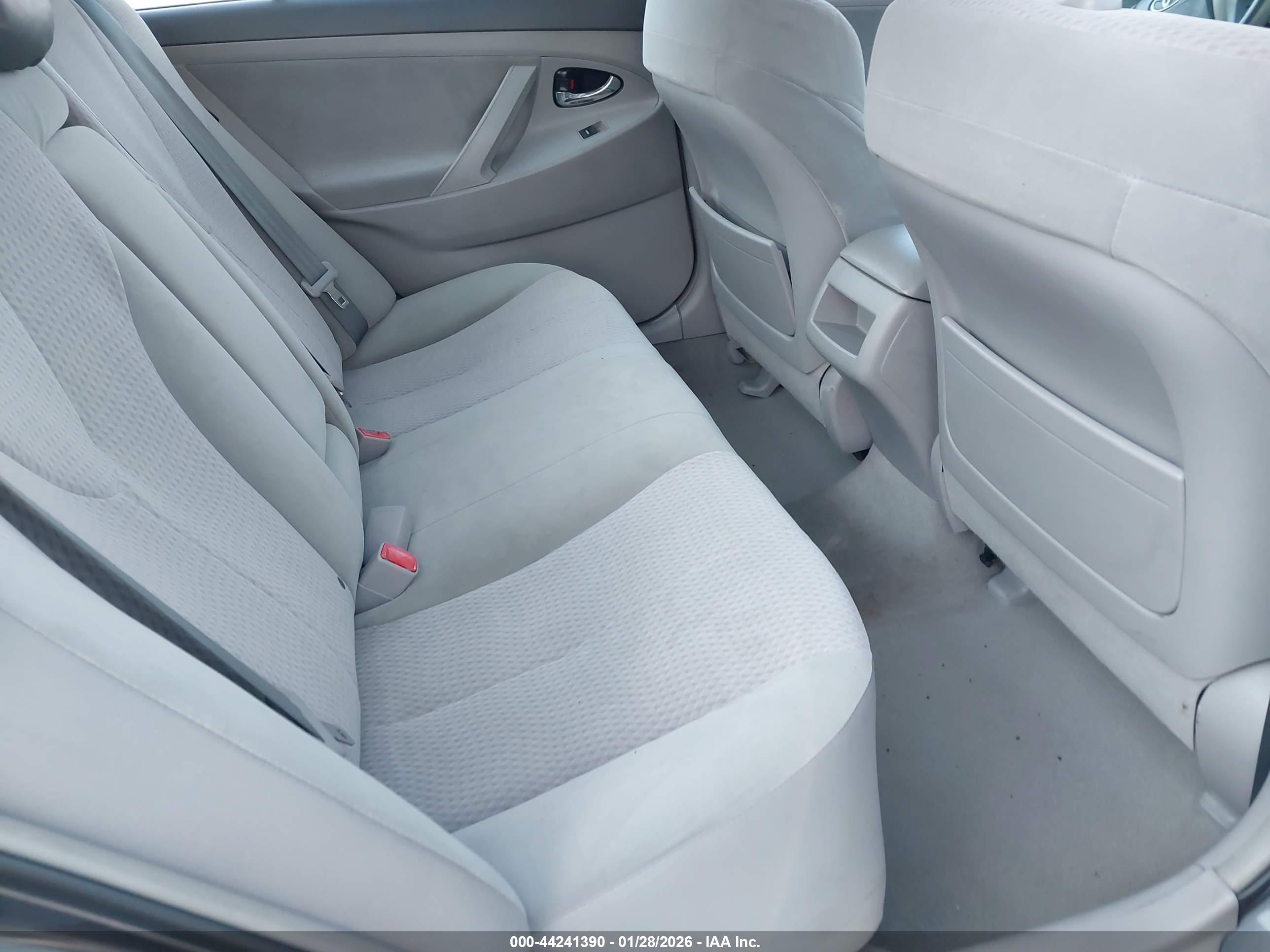 TOYOTA CAMRY image 8
