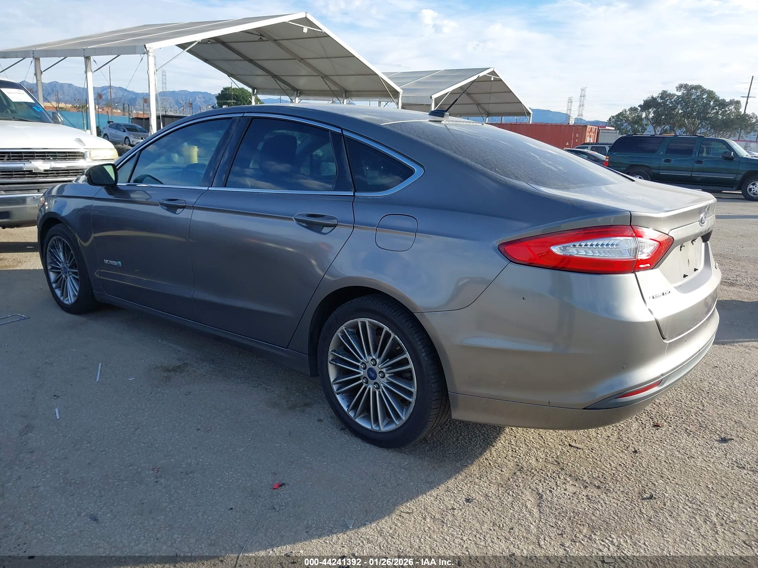 FORD FUSION image 3