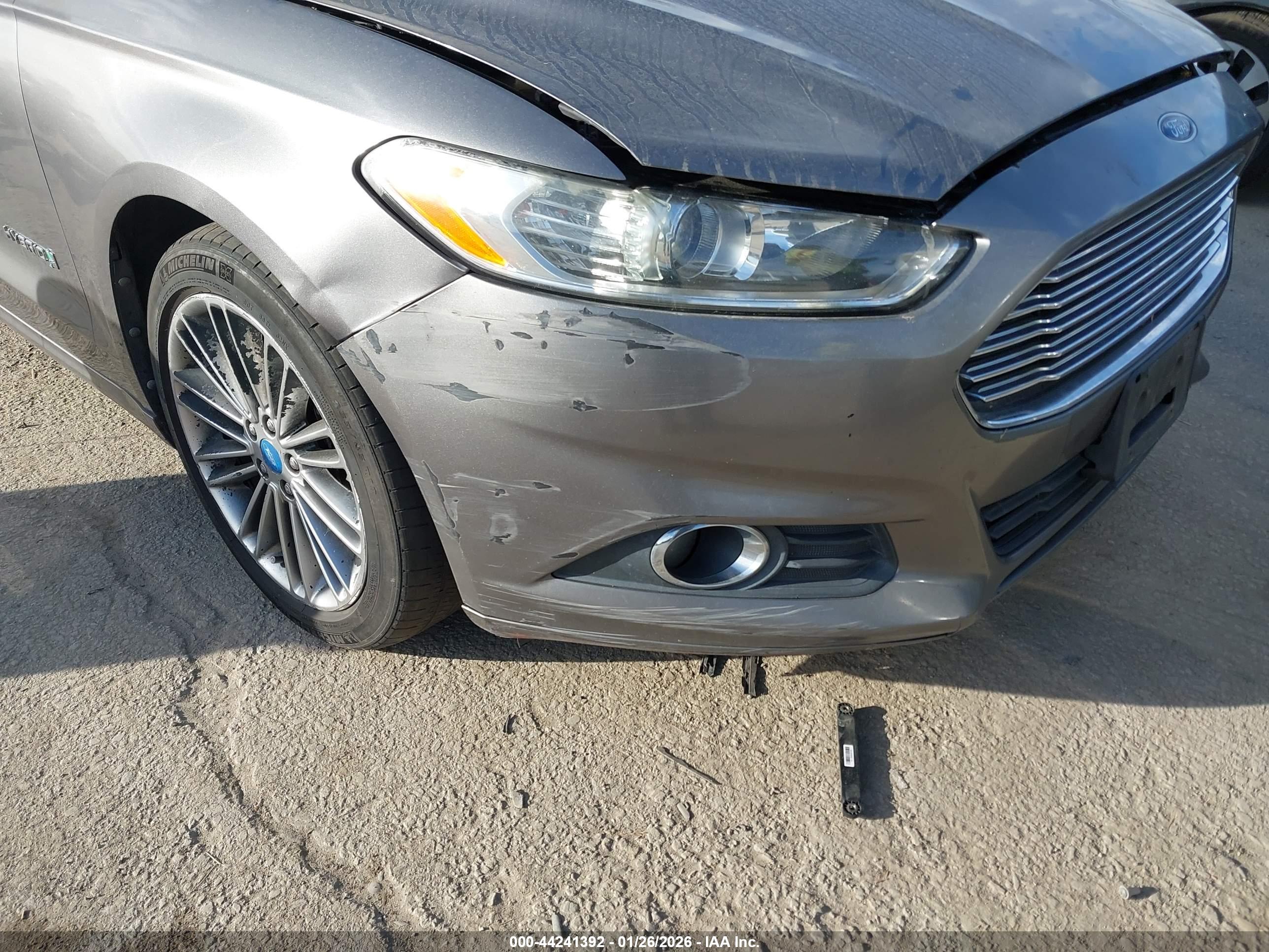 FORD FUSION image 6